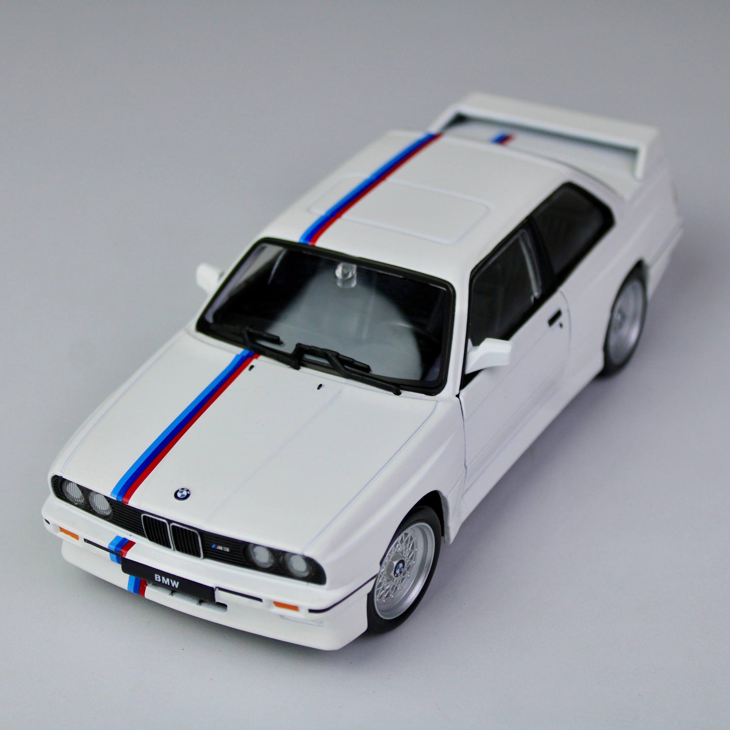 Bburago BMW M3 (E30) 1988 Die-Cast Model Car (1:24)