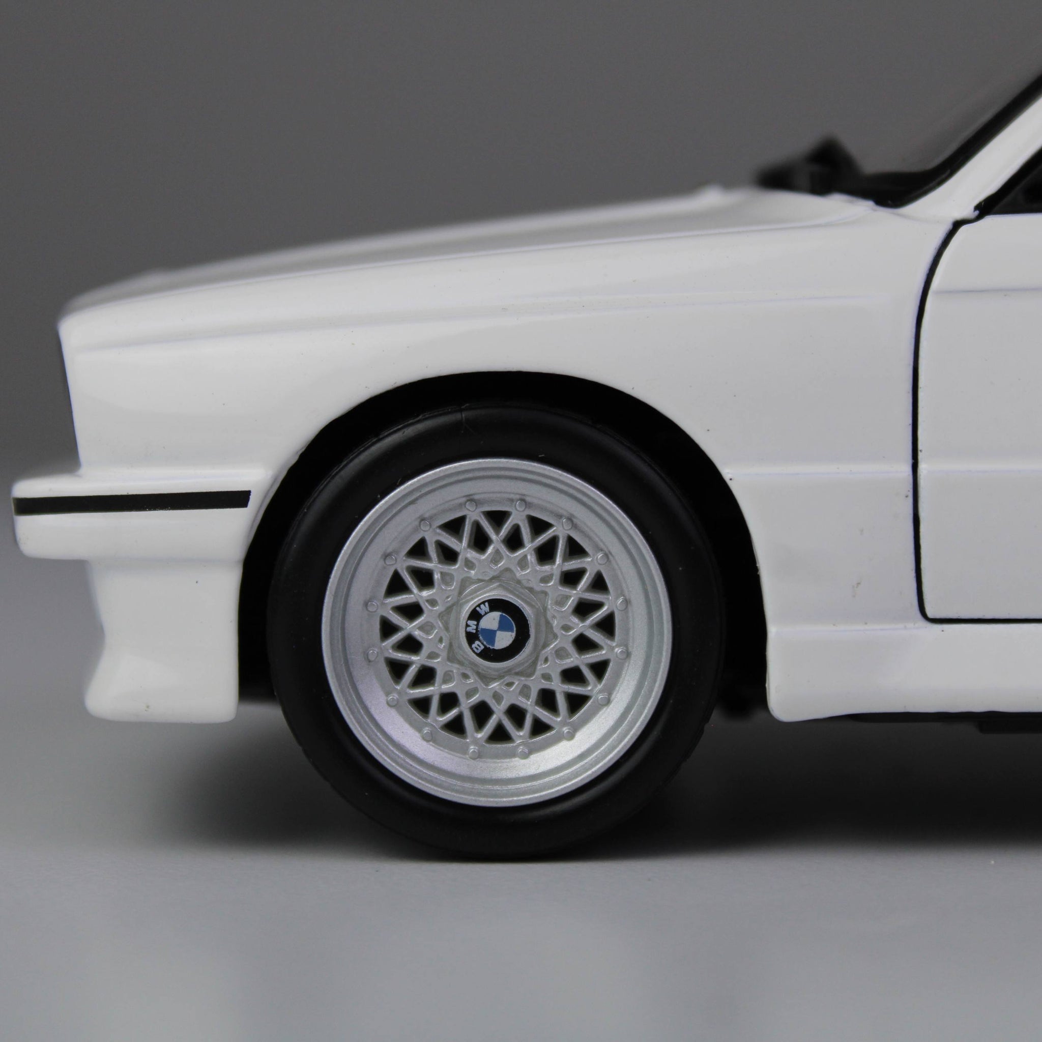 Bburago BMW M3 (E30) 1988 Die-Cast Model Car (1:24)