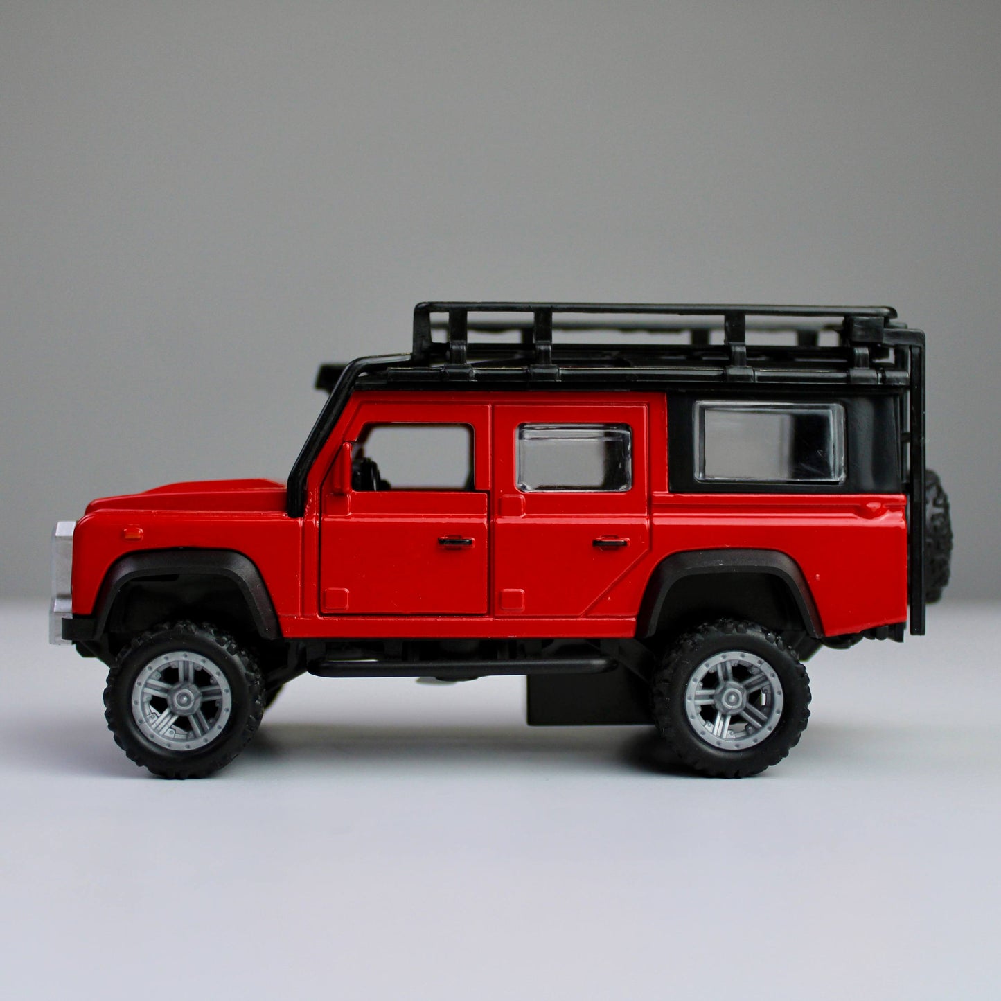 Land Rover Defender Diecast Model 1:38
