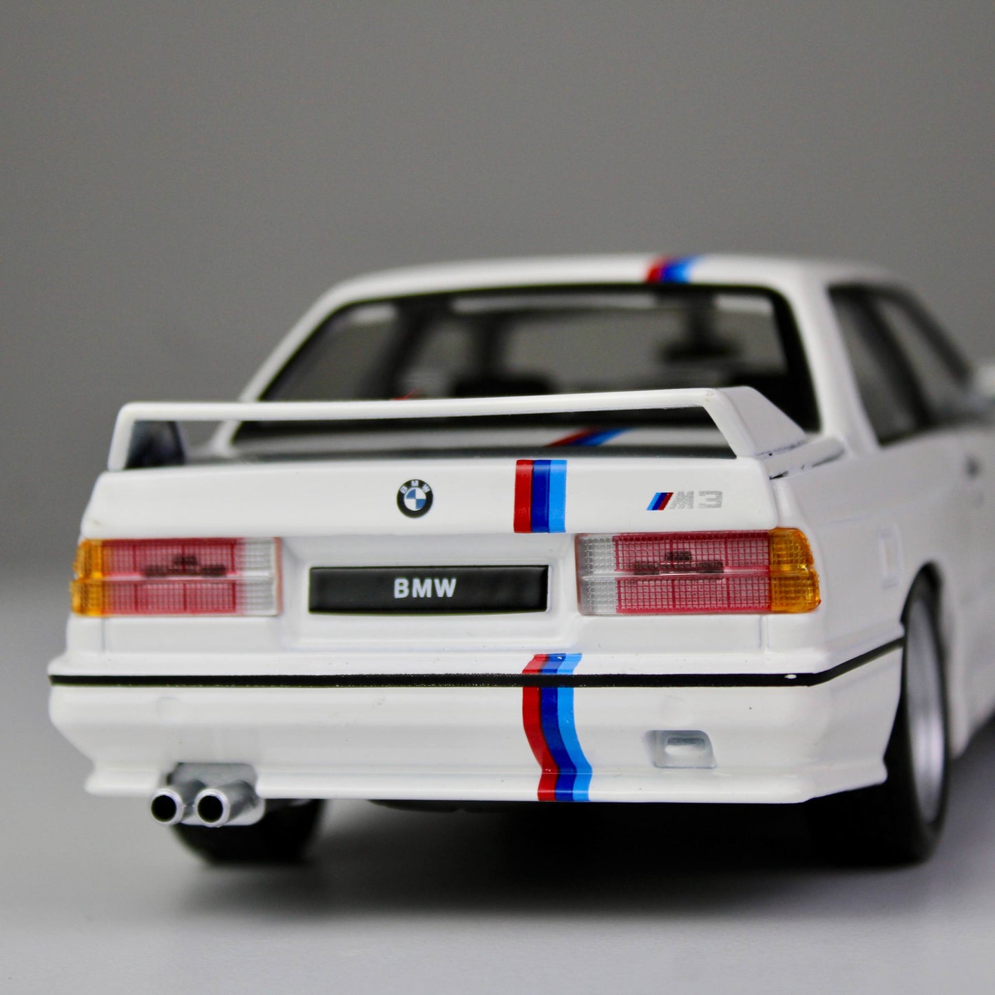 Bburago BMW M3 (E30) 1988 Die-Cast Model Car (1:24)
