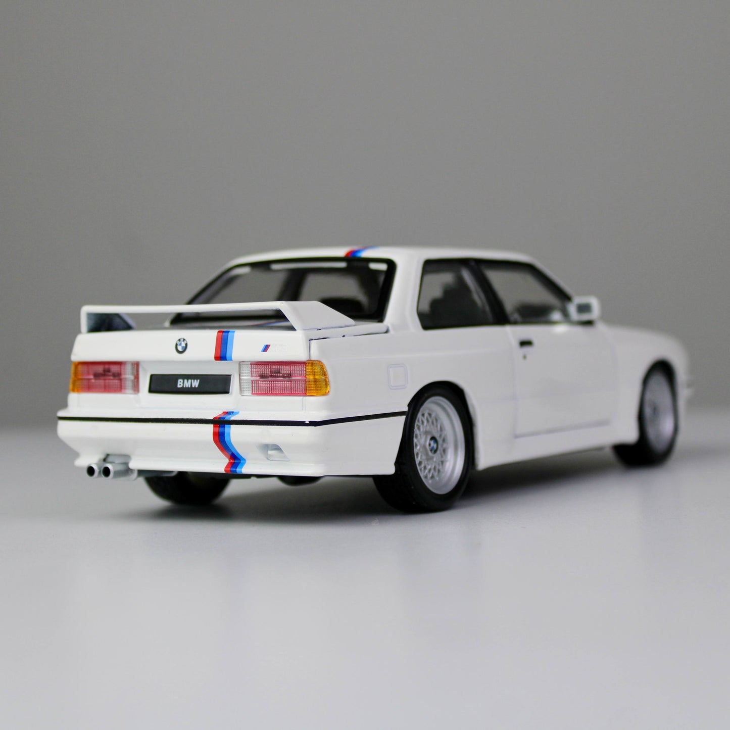 Bburago BMW M3 (E30) 1988 Die-Cast Model Car (1:24)