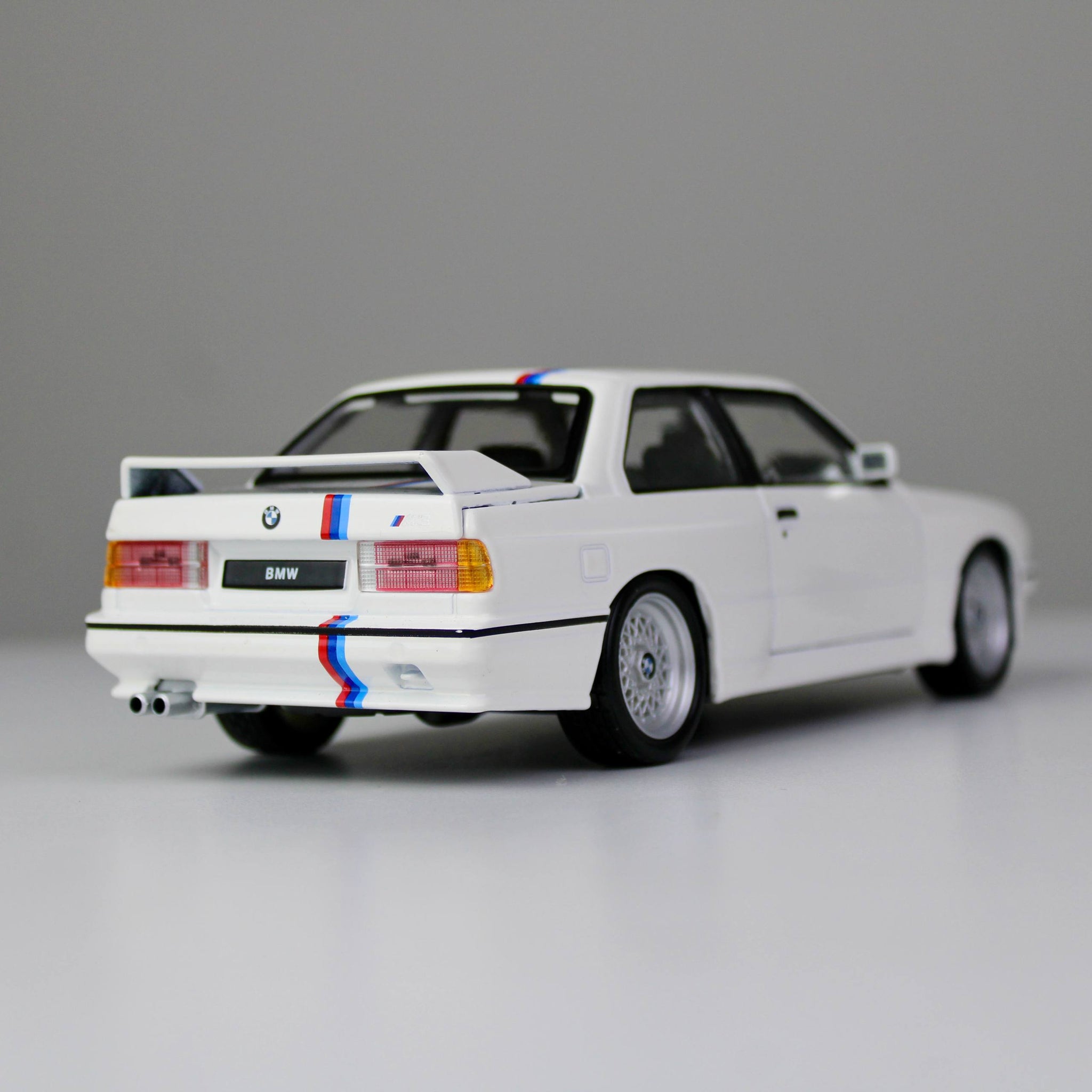 Bburago BMW M3 (E30) 1988 Die-Cast Model Car (1:24)