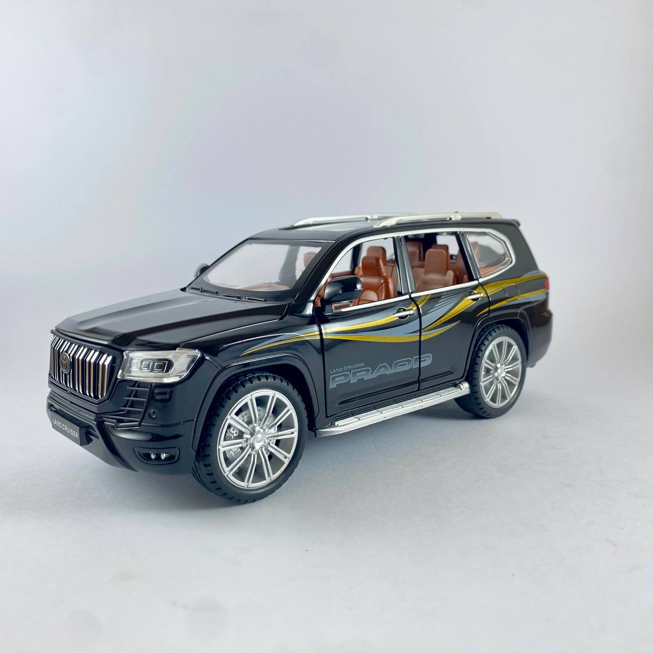 Toyota Land Cruiser 1:24 Scale Die-Cast Model Car