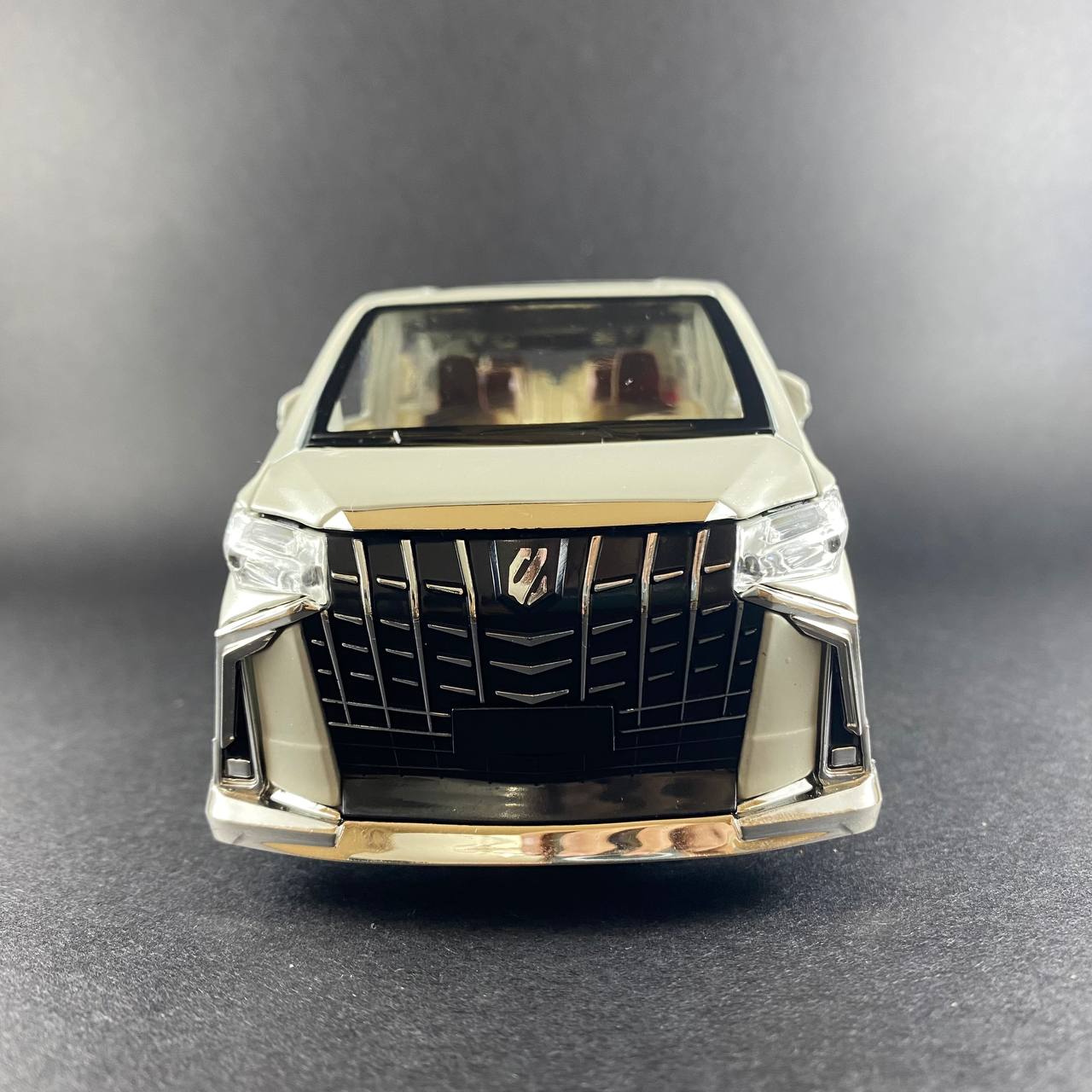 Toyota Alphard 1:24 Die-Cast Model Car