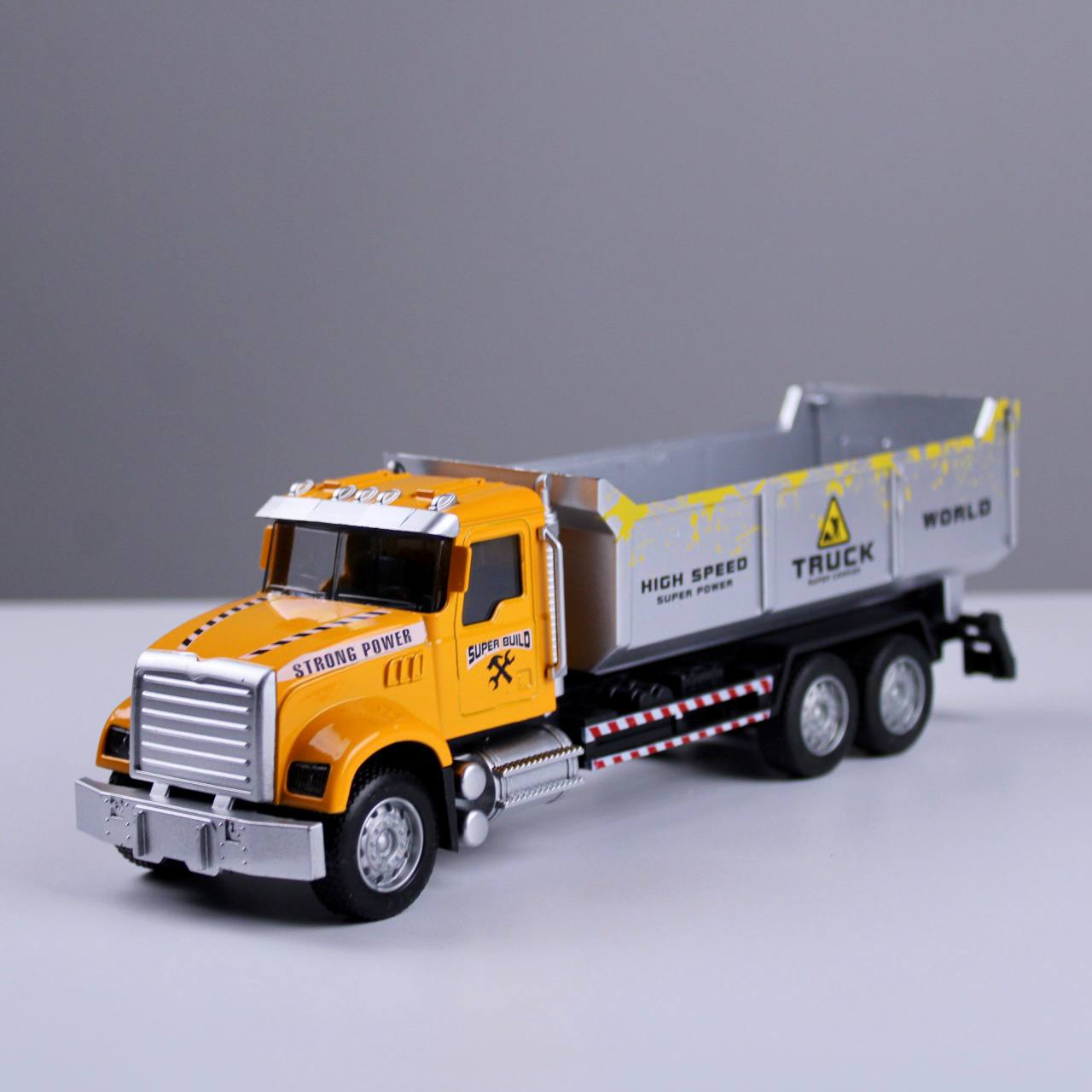 Heavy Dump Truck – 1:28 Scale