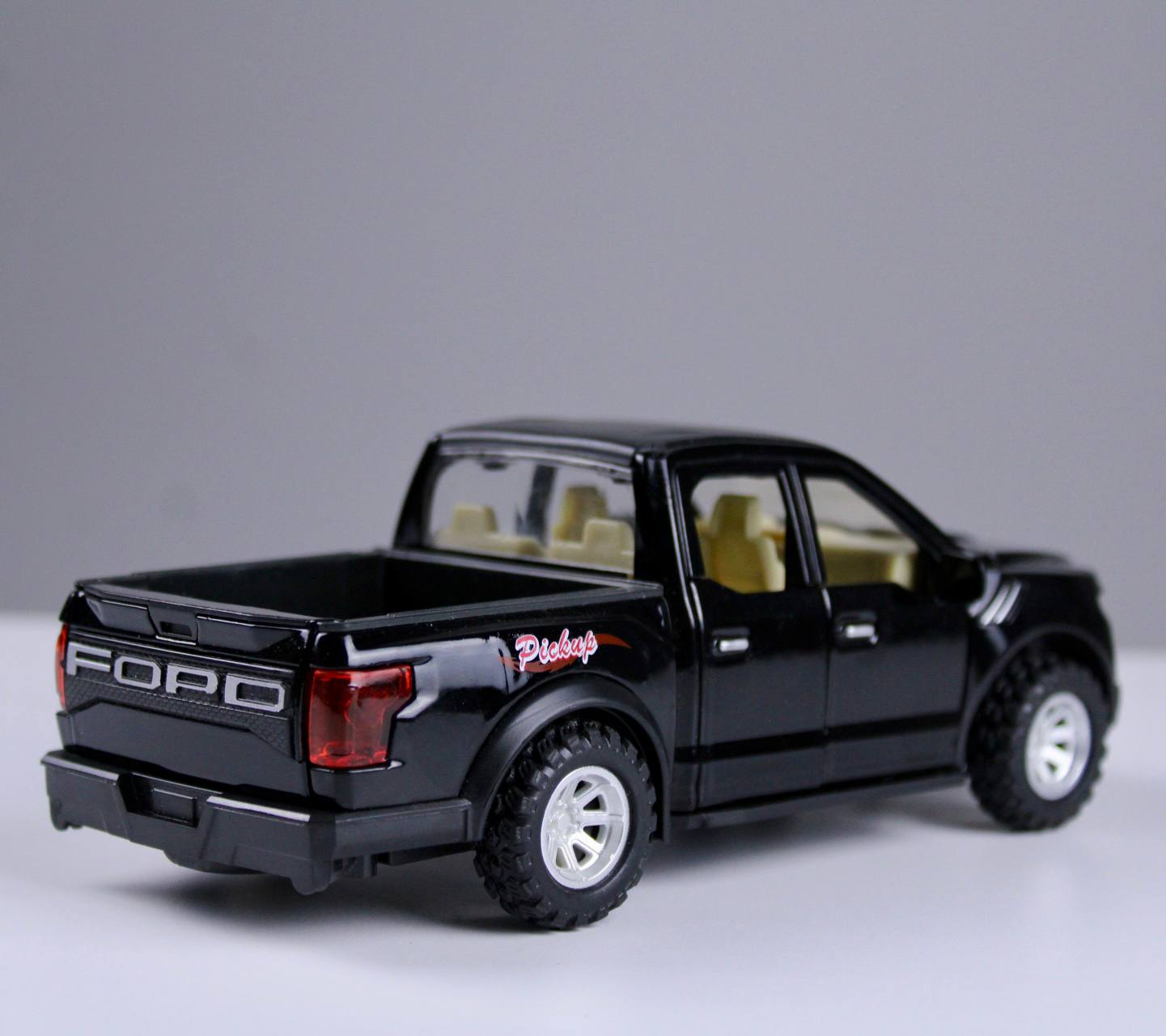 Pickup Truck – 1:32 Scale