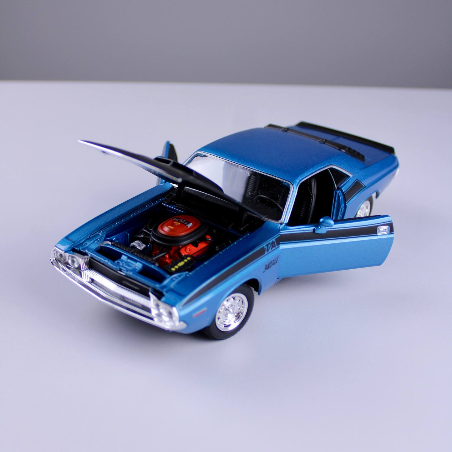 Dodge Challenger Die-Cast Model – Welly NEX Models