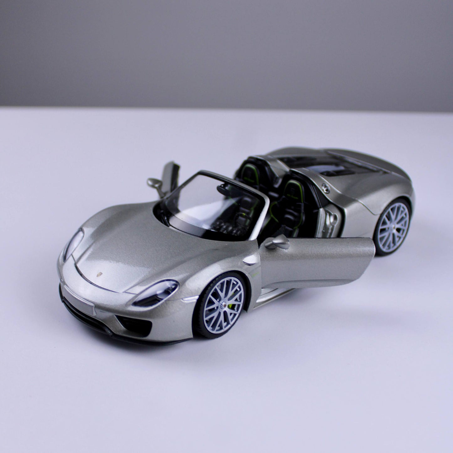 Porsche 918 Spyder Die-Cast Model – Welly NEX Models