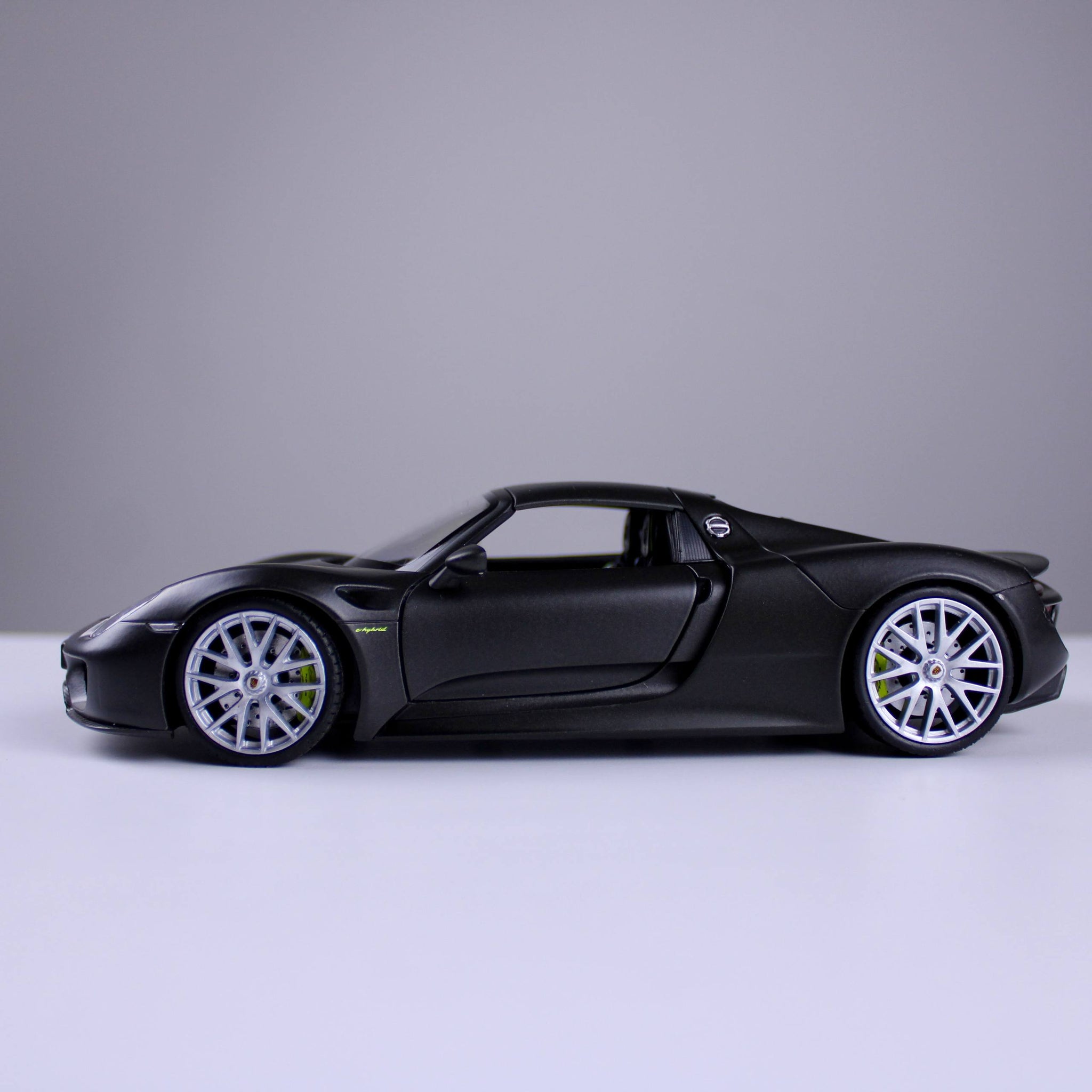 Porsche 918 Spyder Die-Cast Model – Black