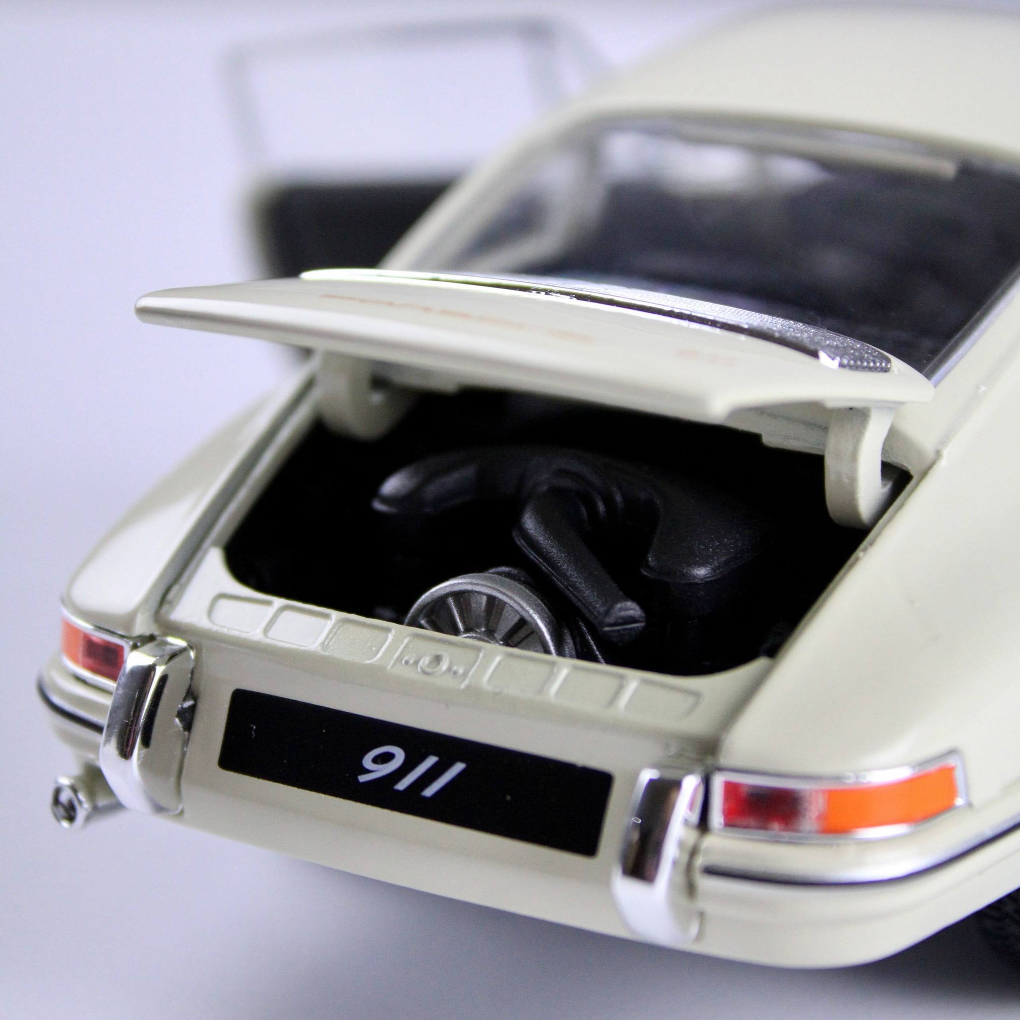 Porsche Classic 1964 Die-Cast Model Car – Cream Color