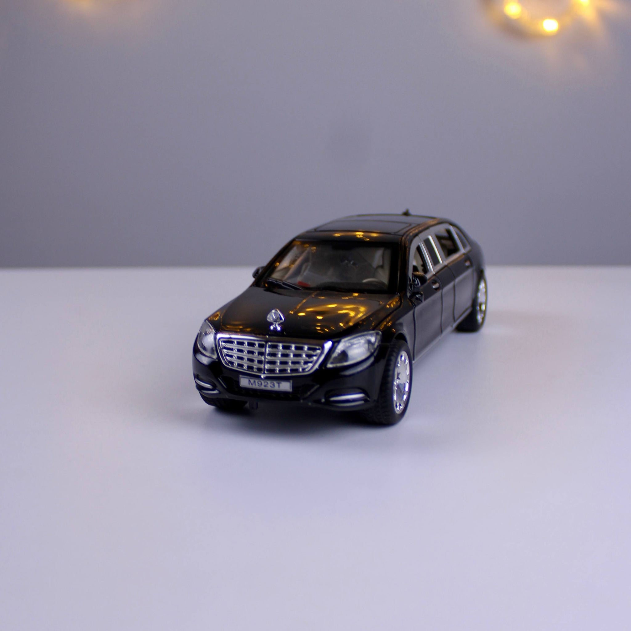 Mercedes-Benz Maybach S600 Die-Cast Model Car – 1:24 Scale