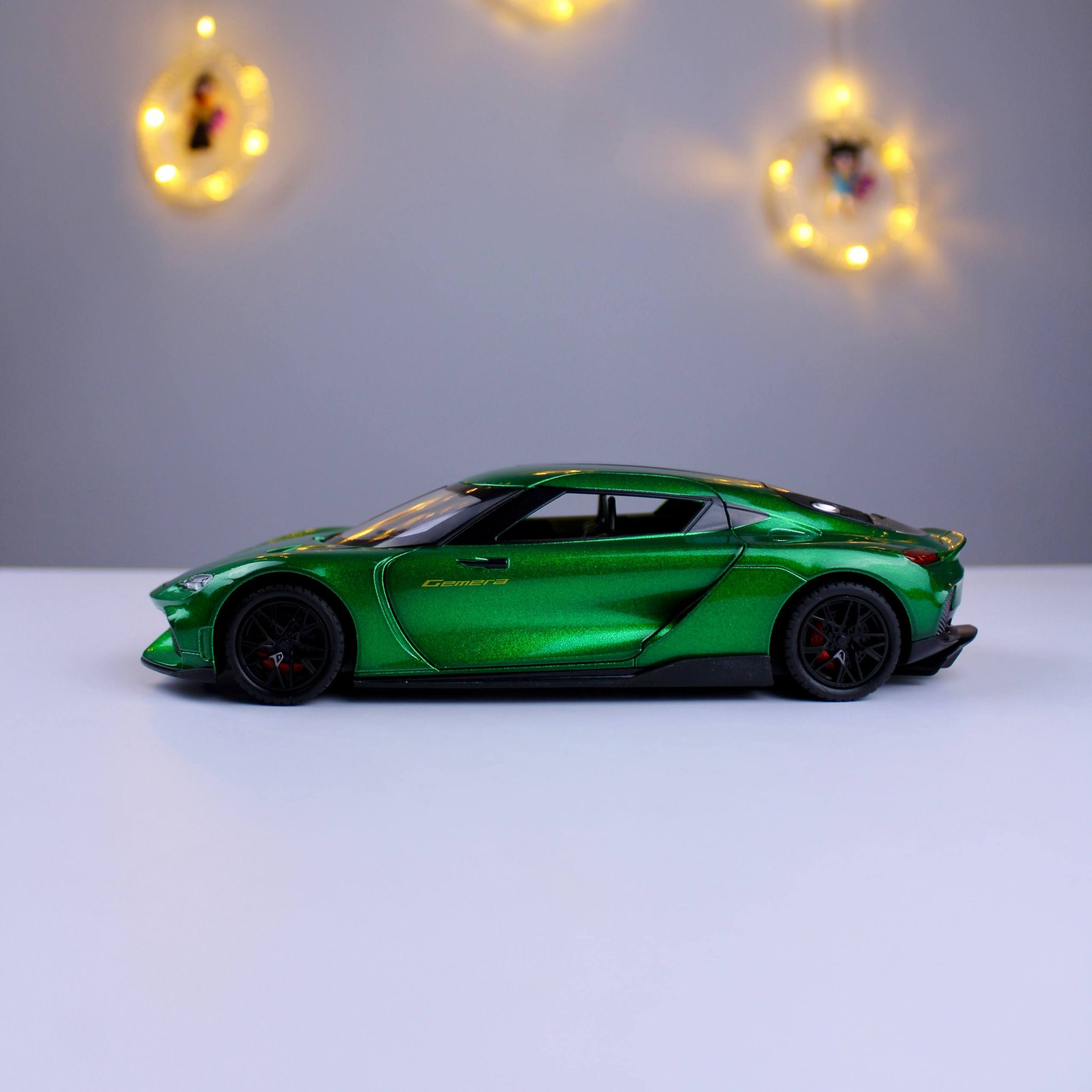 Koenigsegg Gemera Die-Cast Model Car – 1:24 Scale