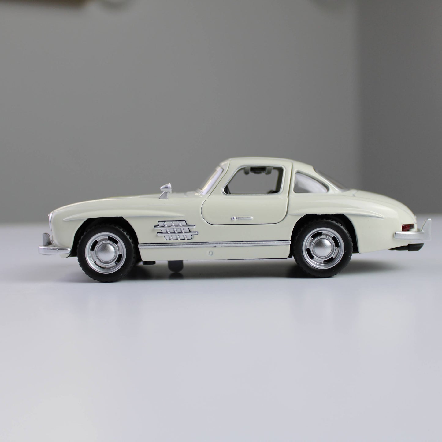 مجسم سيارة مرسيدس بنز 300SL – مقاس 1:32