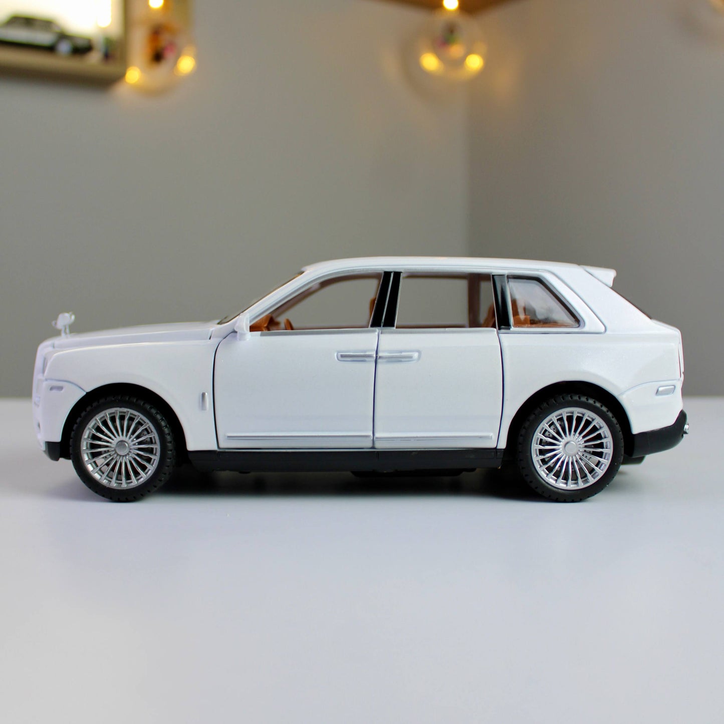 مجسم رولز رويس كولينان بالريموت كنترول – مقاس 1:22