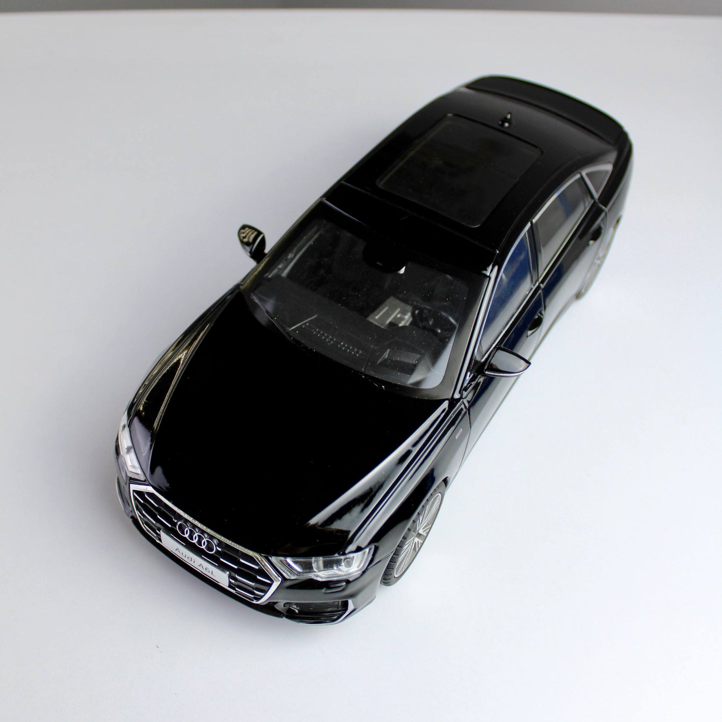 مجسم Audi A6L – مقاس 1:18 (Kingstoy)
