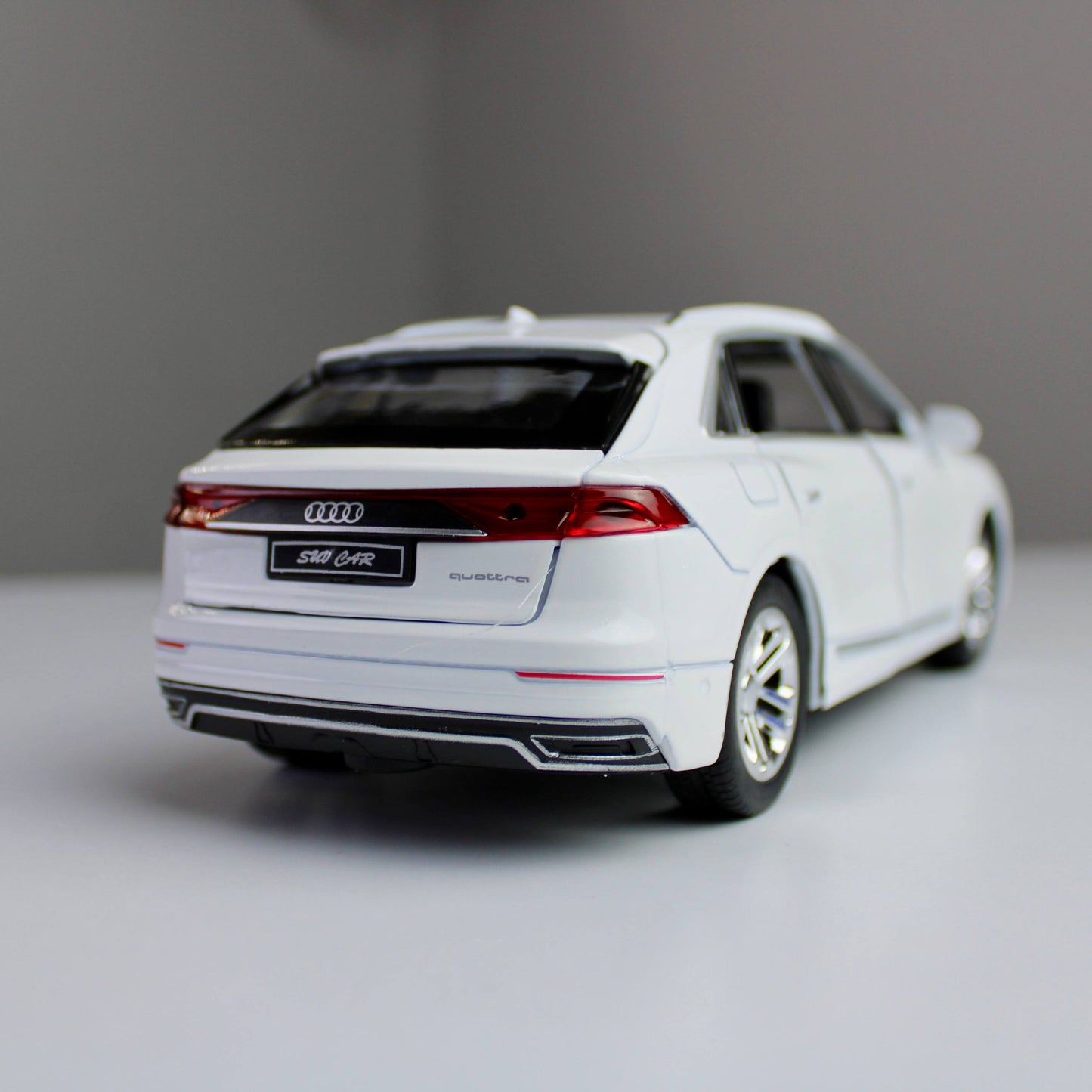 مجسم Audi Q8 – مقاس 1:24