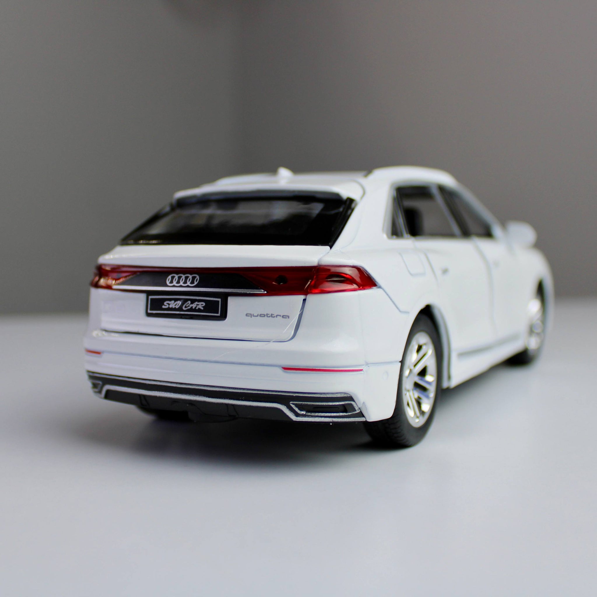 مجسم Audi Q8 – مقاس 1:24