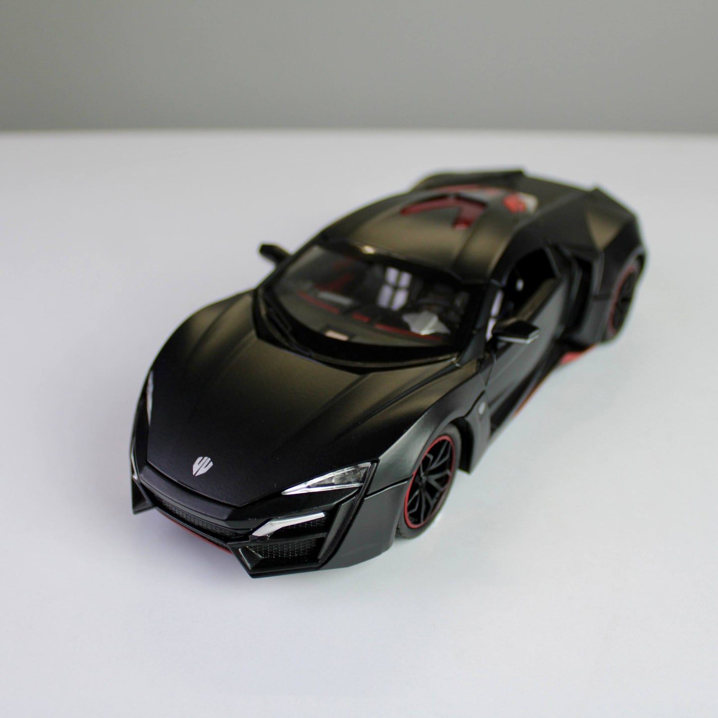 Lykan Hypersport Diecast Model – 1:24 Scale