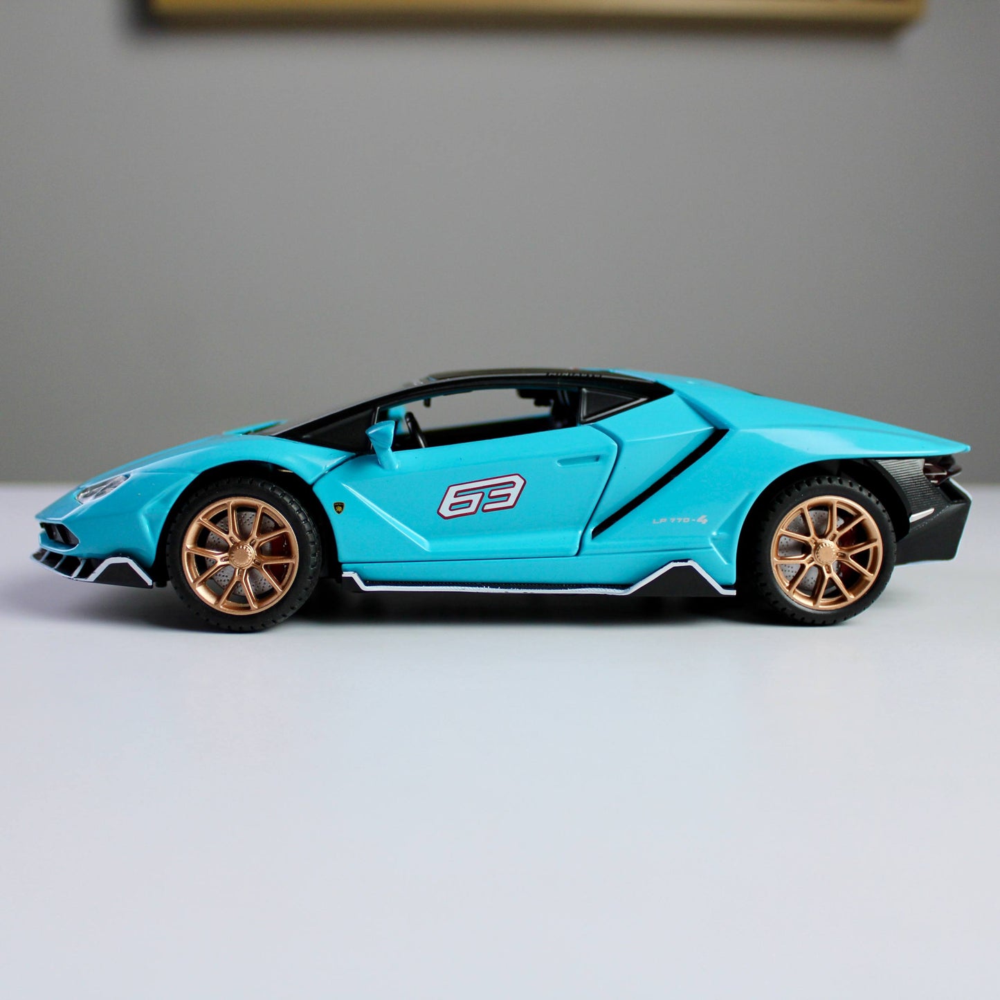 Lamborghini Centenario 1:24 Die-Cast Model Car