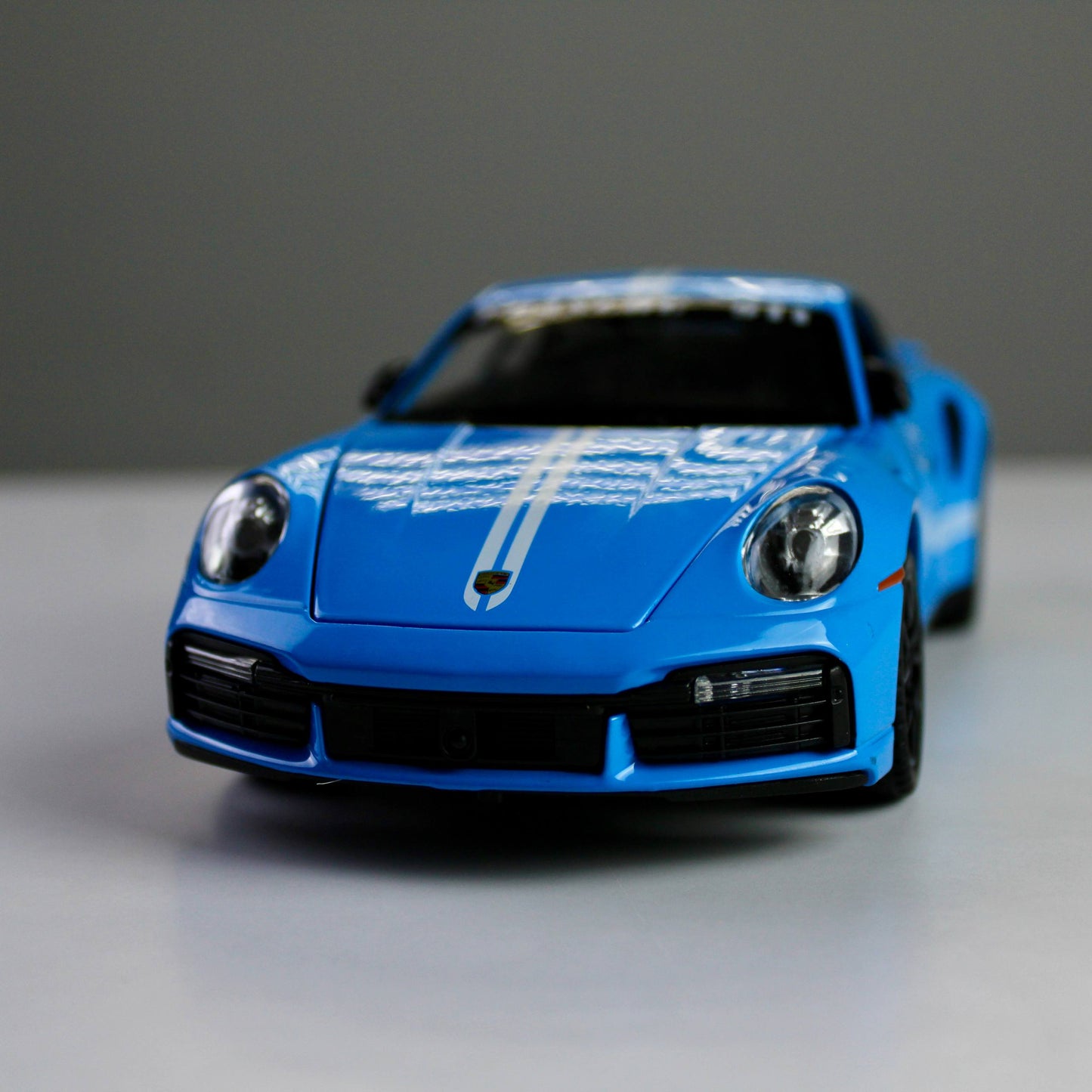 Porsche 911 Turbo 1:24 Die-Cast Model Car