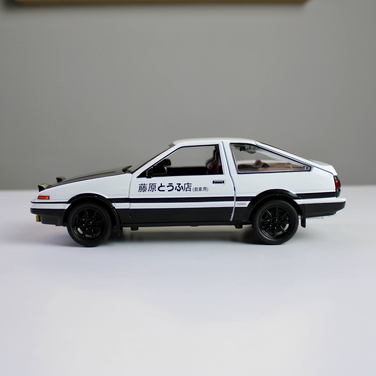 Toyota Sprinter Trueno AE86 1:24 Die-Cast Model Car