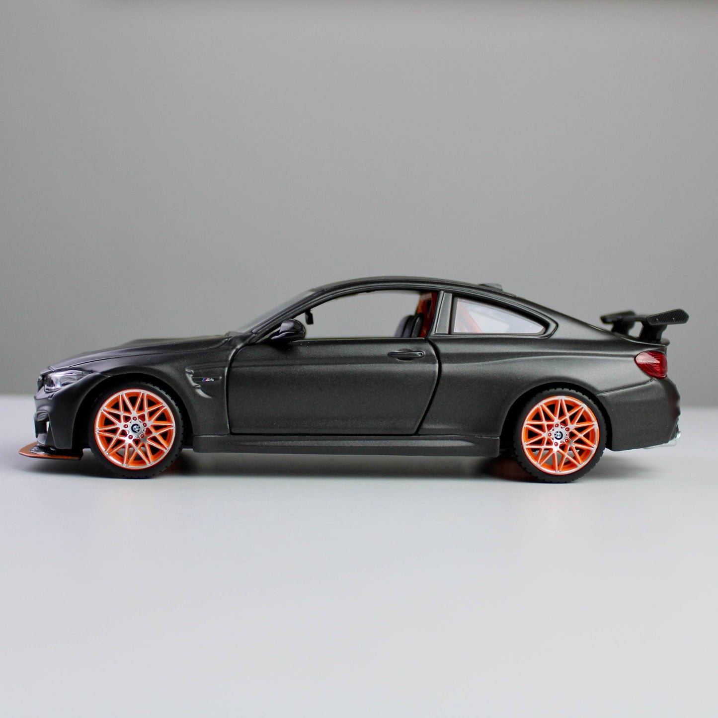 Maisto BMW M4 GTS 1:24 Die-Cast Model Car
