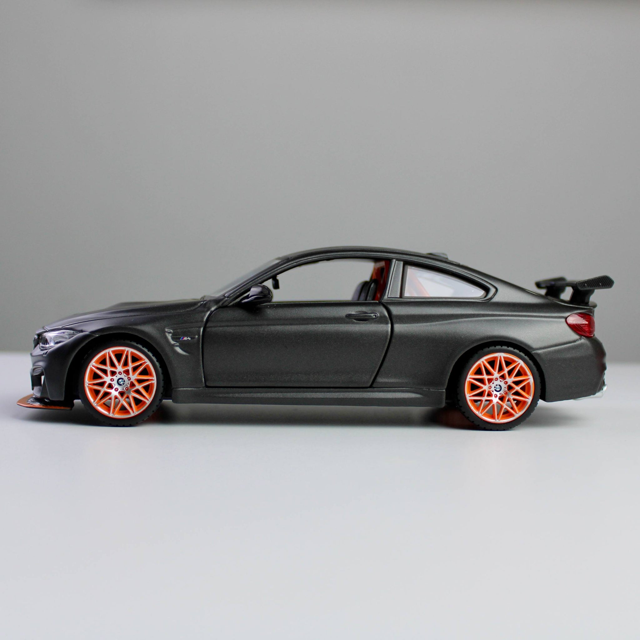 Maisto BMW M4 GTS 1:24 Die-Cast Model Car