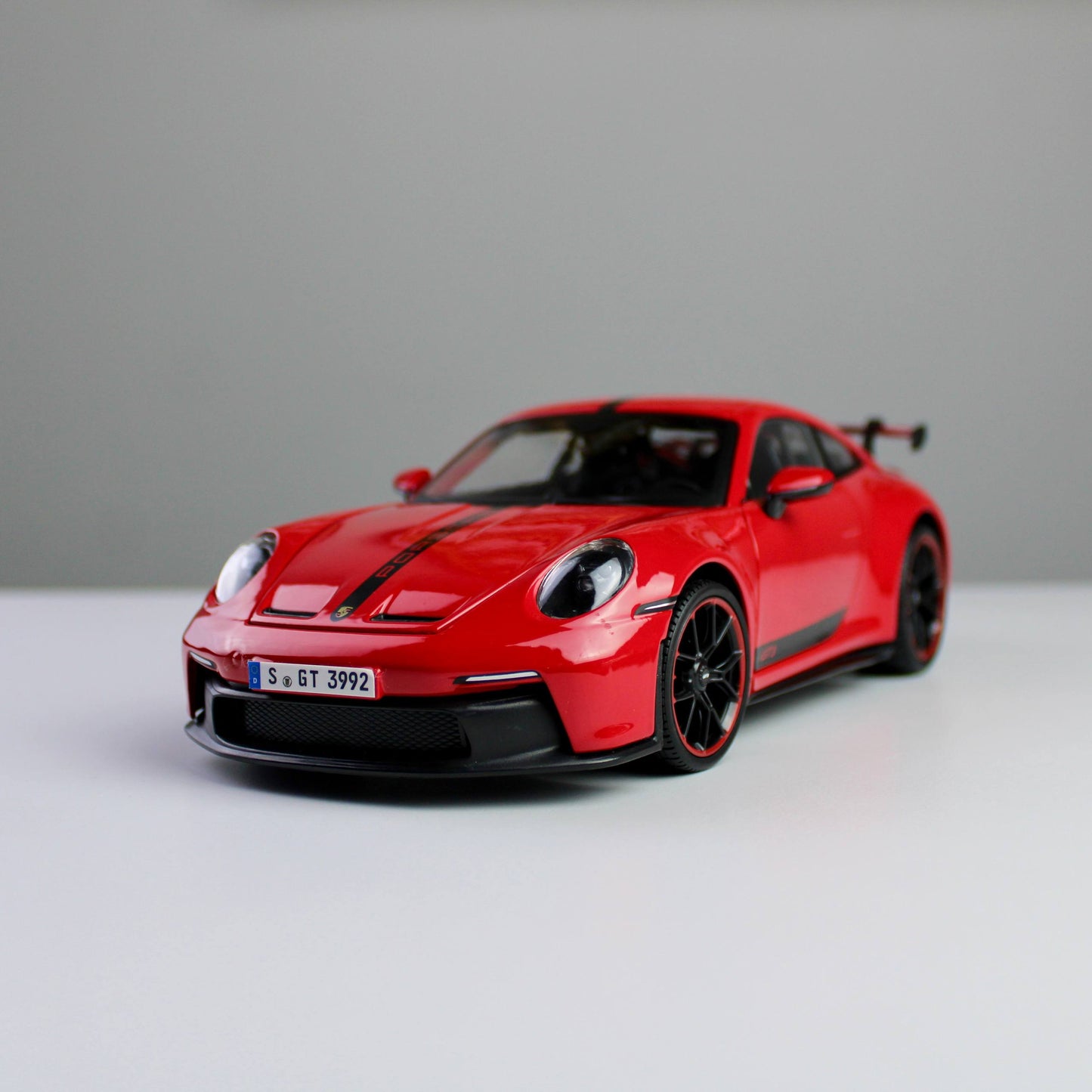 Maisto Porsche 911 GT3 (2022) 1:18 Die-Cast Model Car