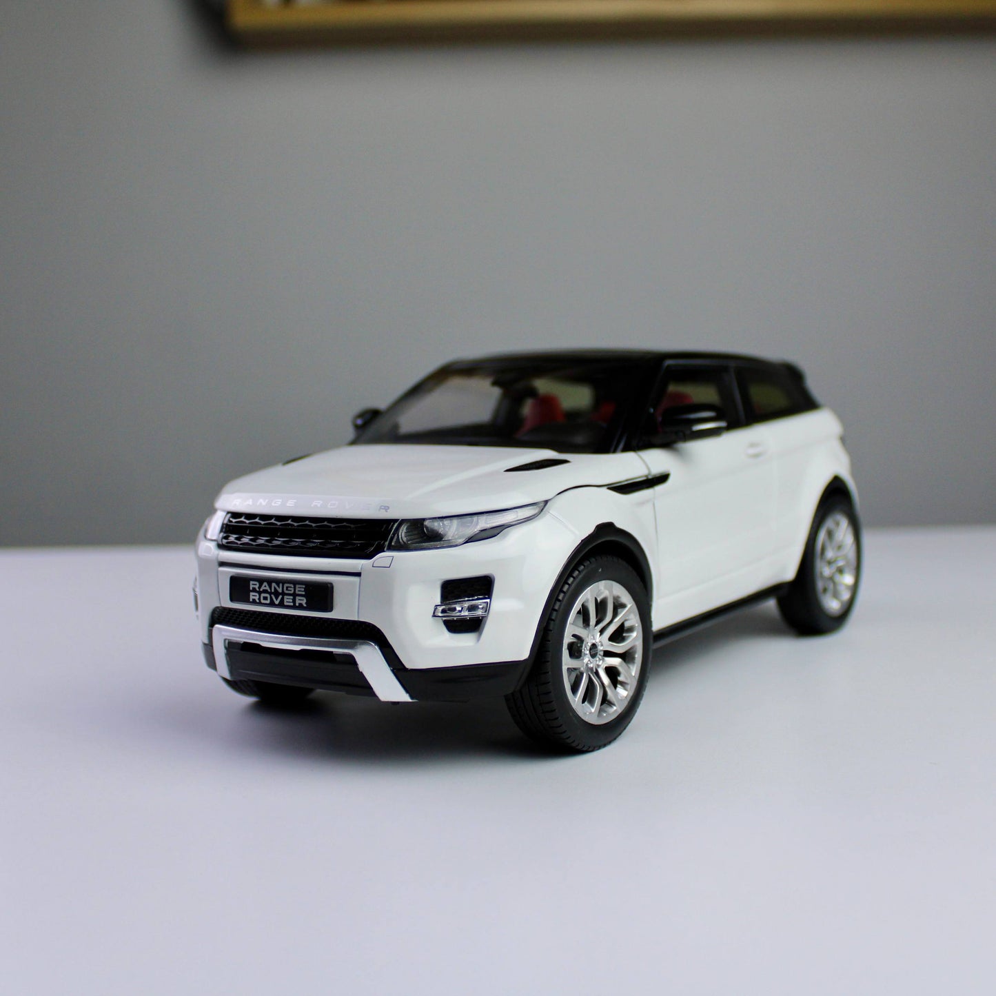 GT Autos Range Rover Evoque 1:18 Die-Cast Model – Premium SUV Edition