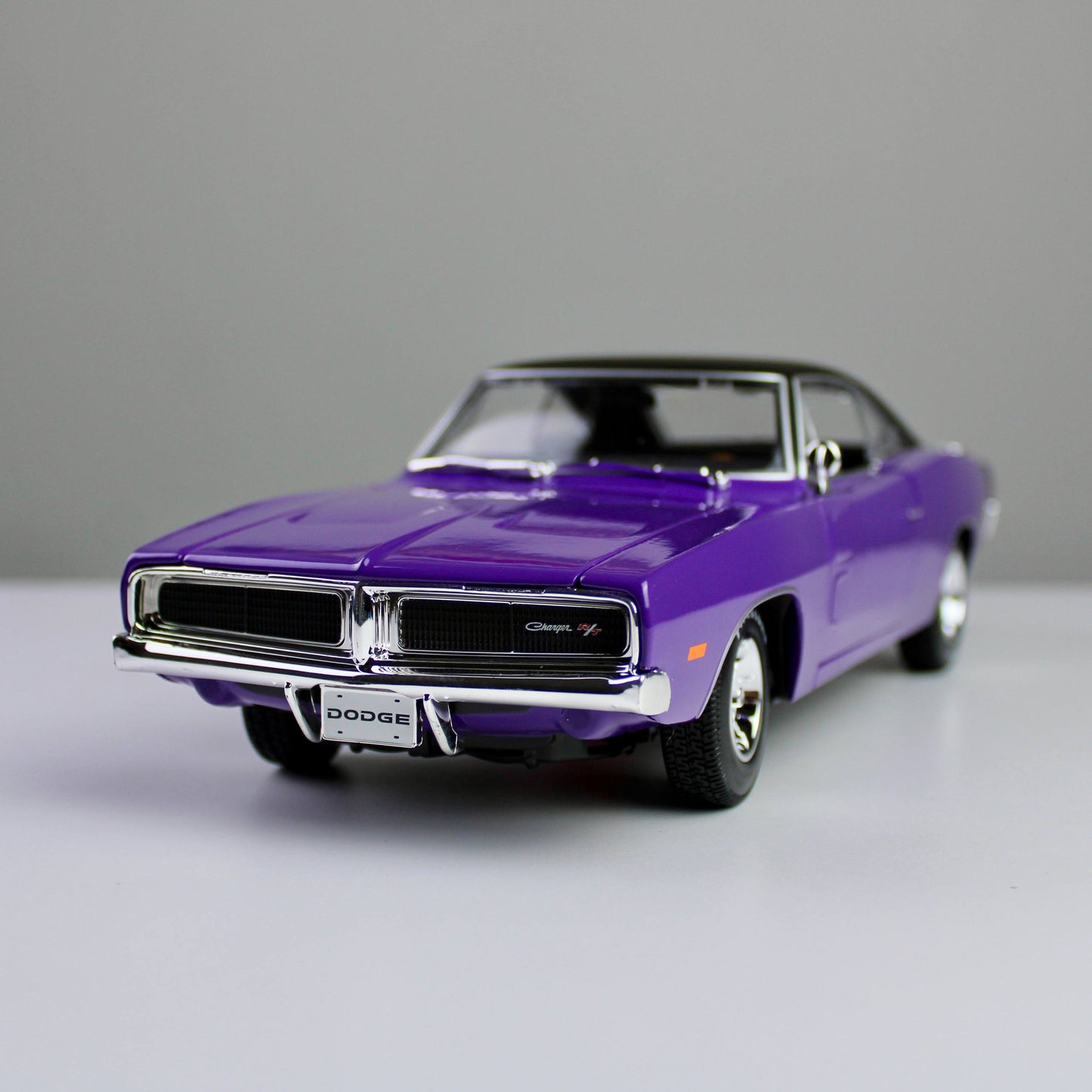 Maisto Dodge Charger R/T 1969 1:18 Die-Cast Model Car