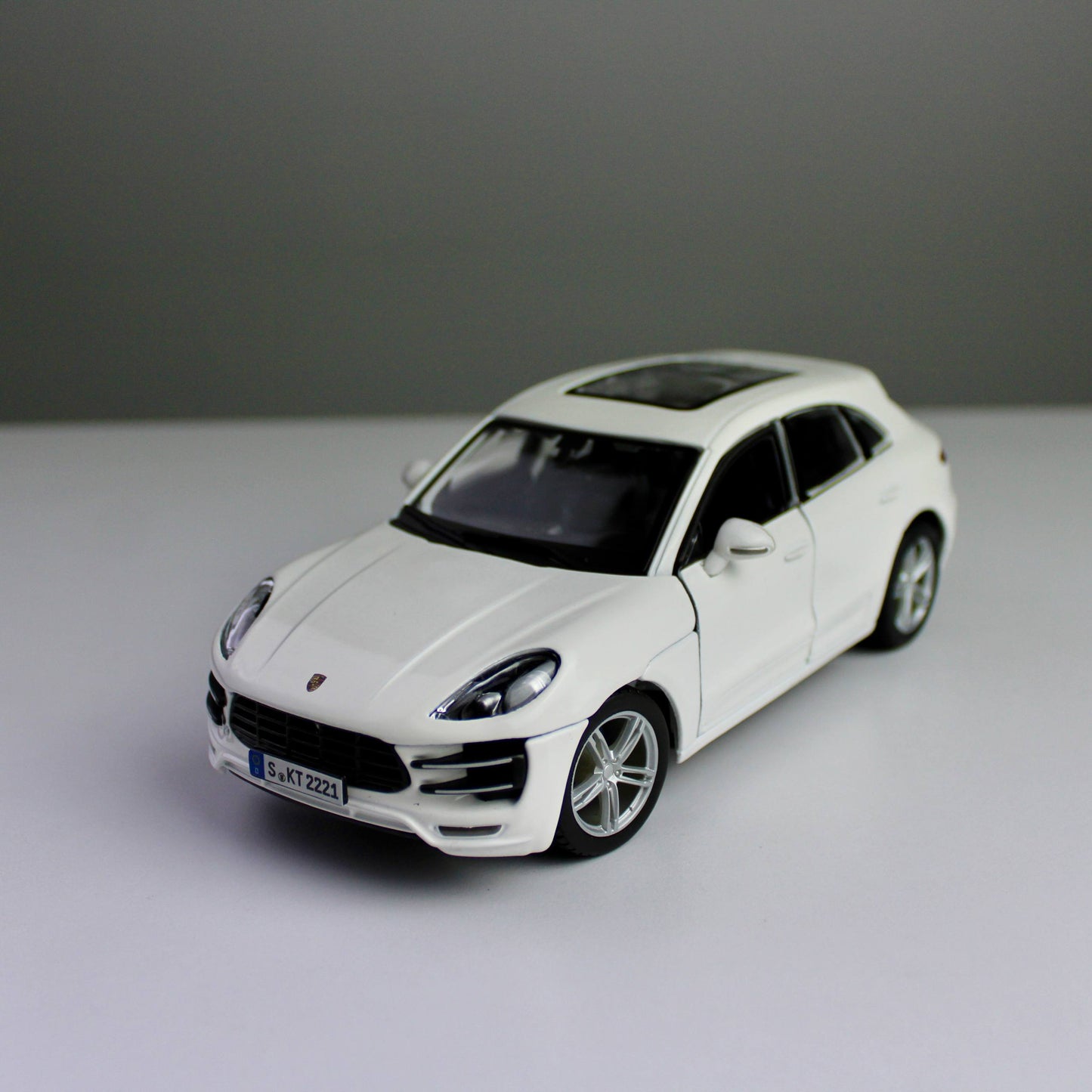 Bburago Porsche Macan 1:24 Die-Cast Model SUV – Star Collezione