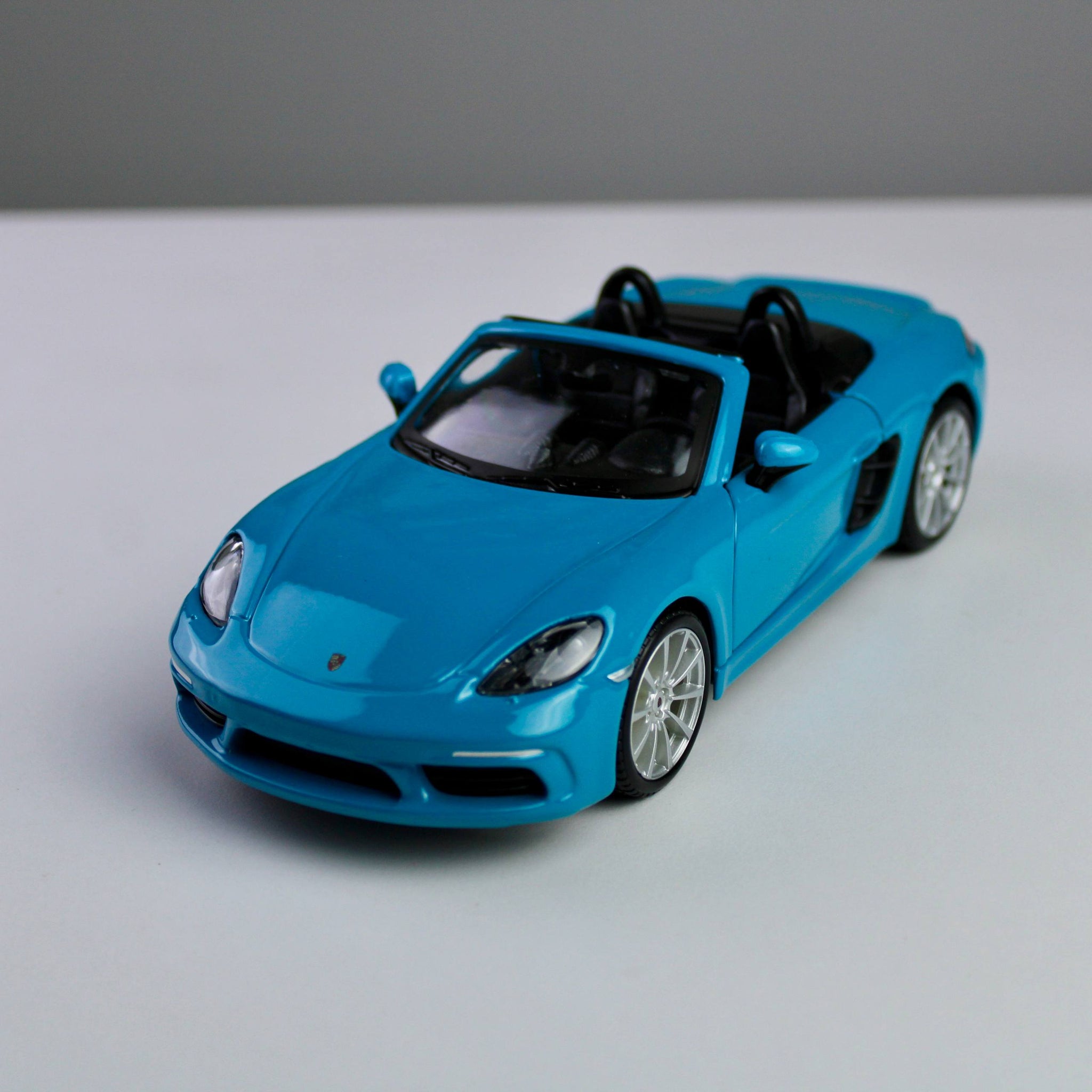Bburago Porsche 718 Boxster 1:24 Die-Cast Model Car