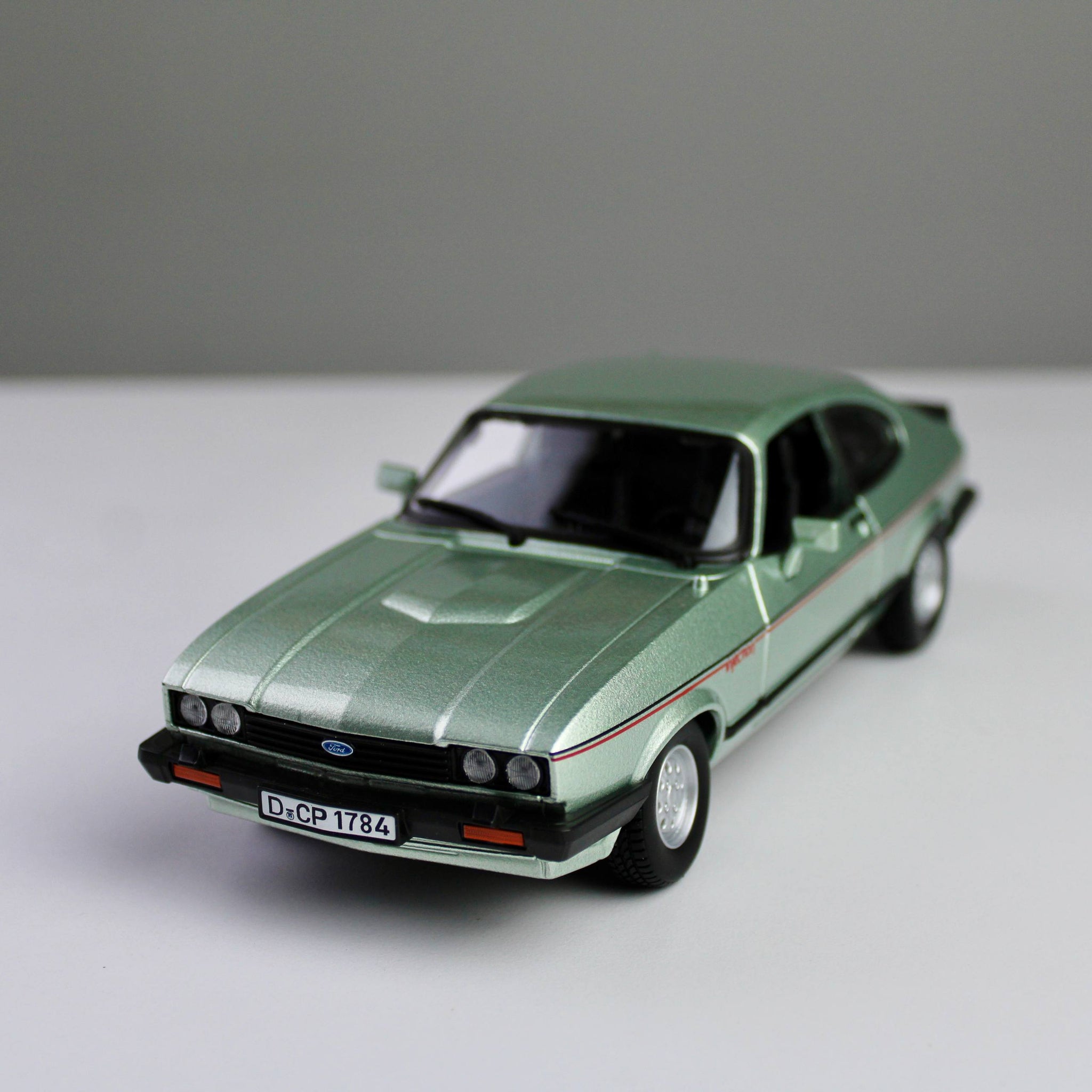 نموذج سيارة Bburago Ford Capri 1982 بمقياس 1:24 مصبوب - Star Collezione