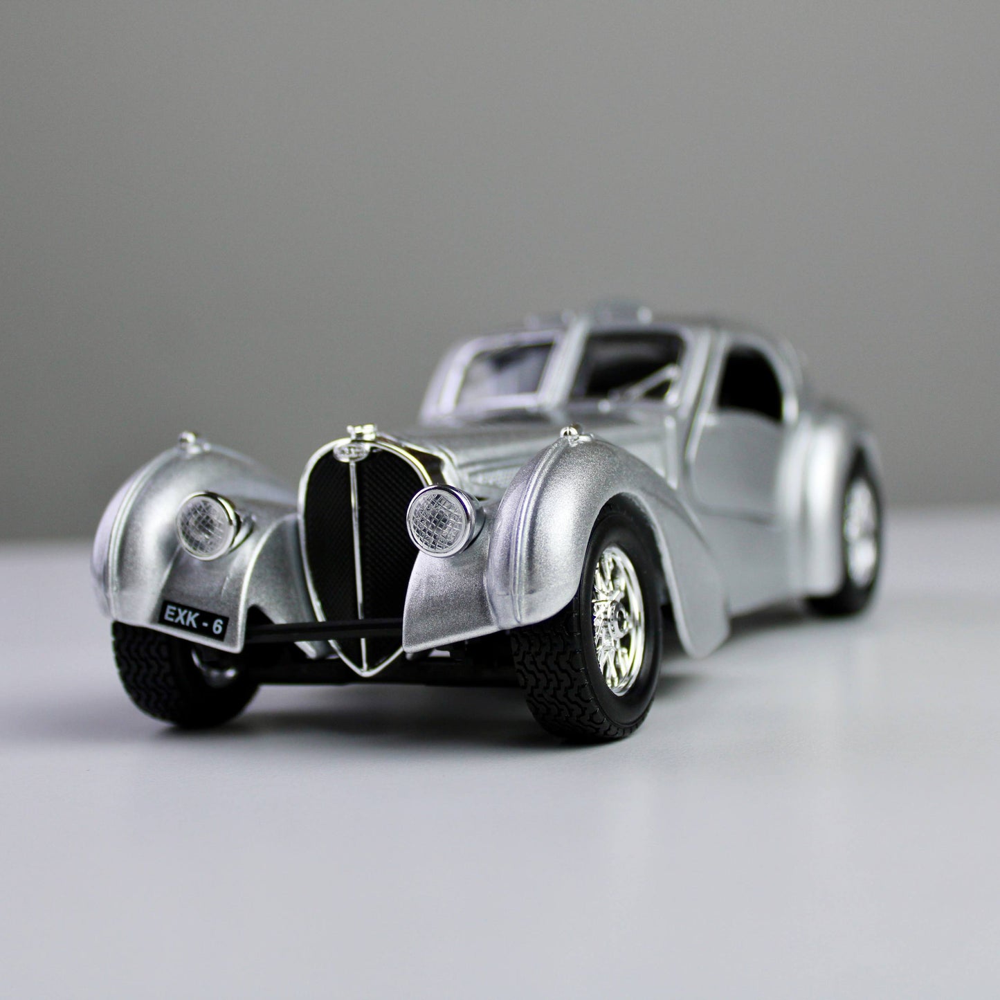 Bburago Bugatti Atlantic 1:24 Die-Cast Model Car – Star Collezione