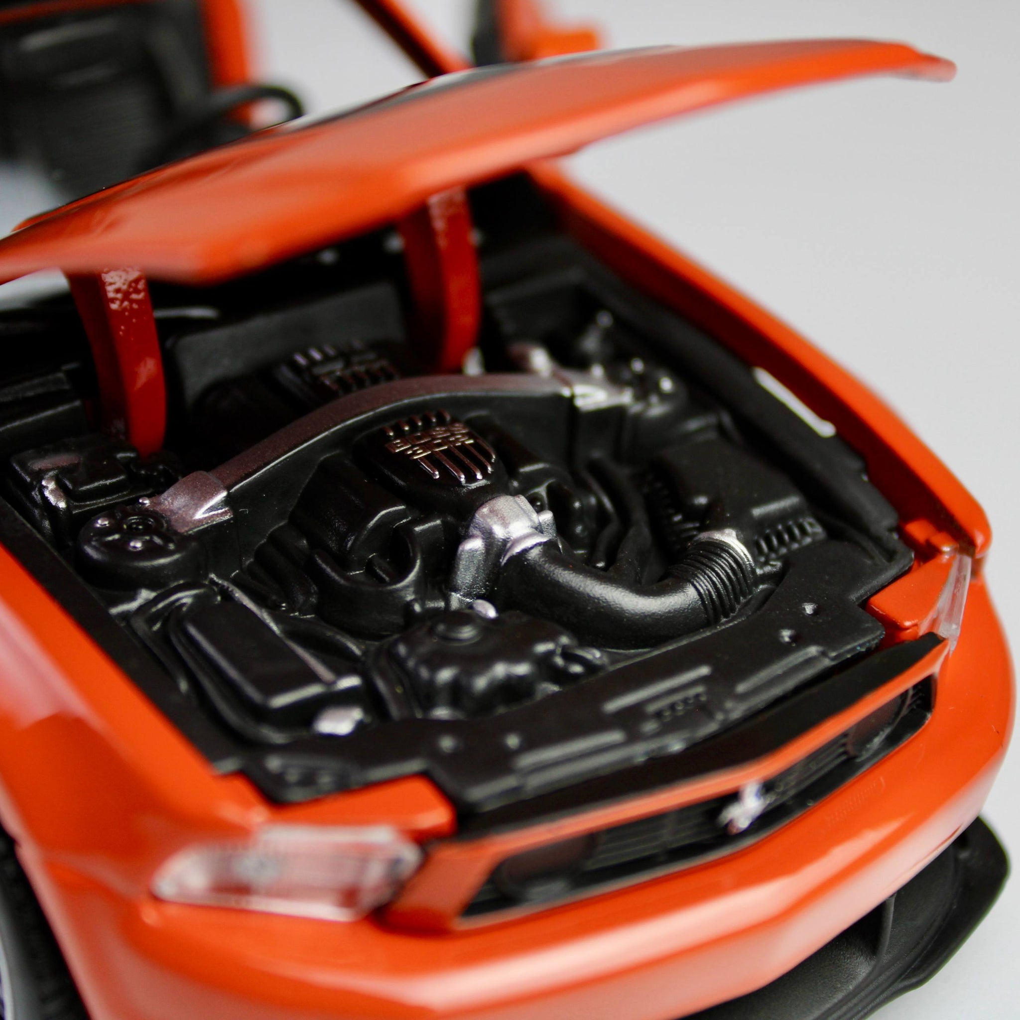 Maisto Ford Mustang Boss 302 1:24 Die-Cast Model Car