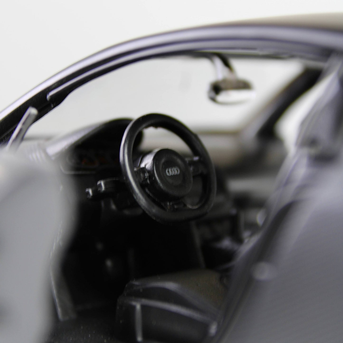 Maisto Audi R8 V10 Plus 1:24 Die-Cast Model Car