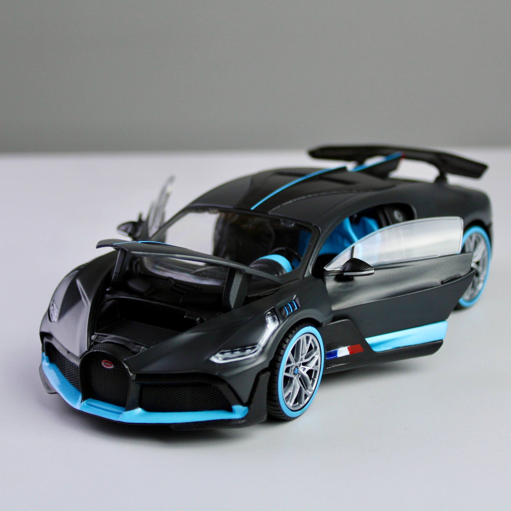 Maisto Bugatti Divo 1:24 Die-Cast Model Car