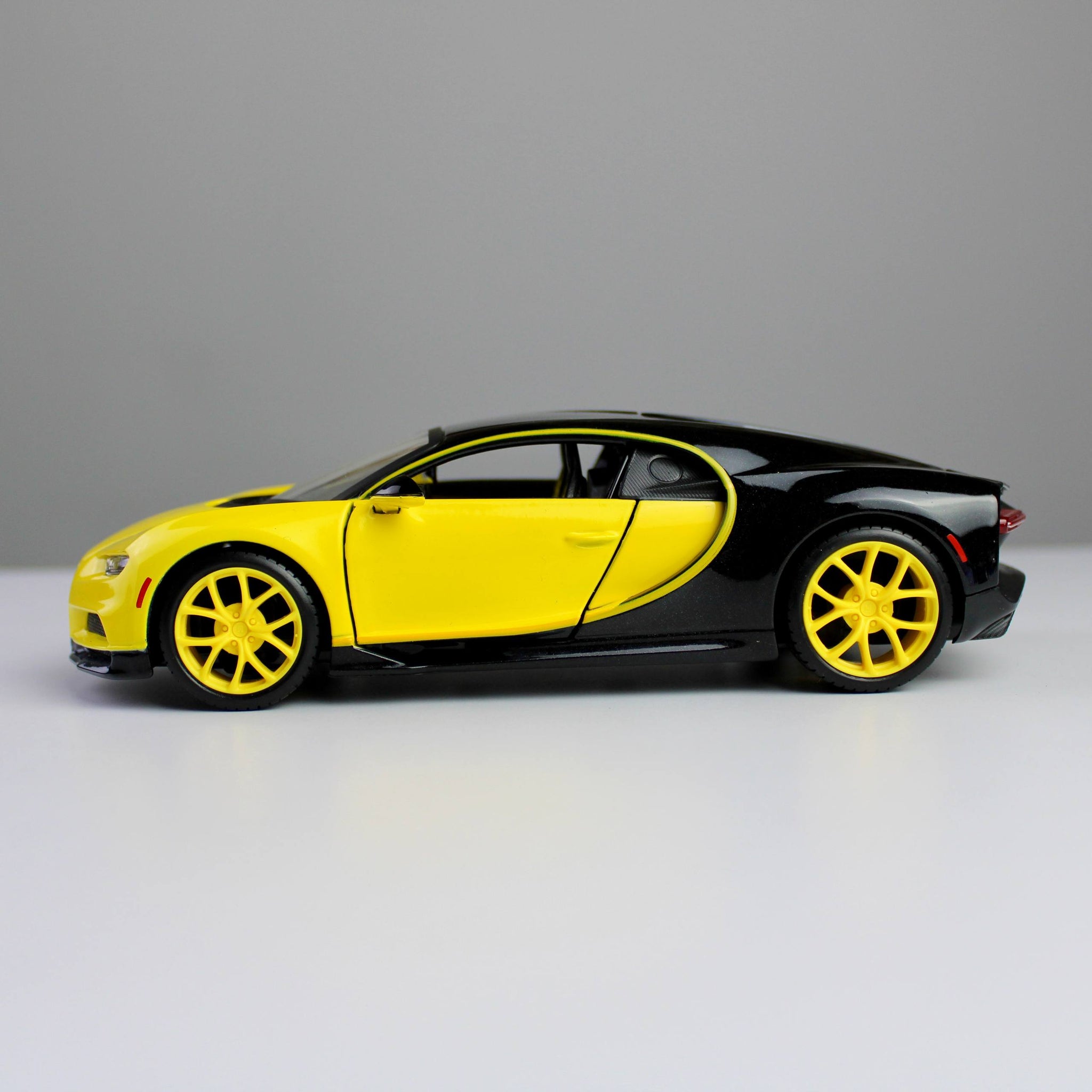 Maisto Bugatti Chiron 1:24 Die-Cast Model Car