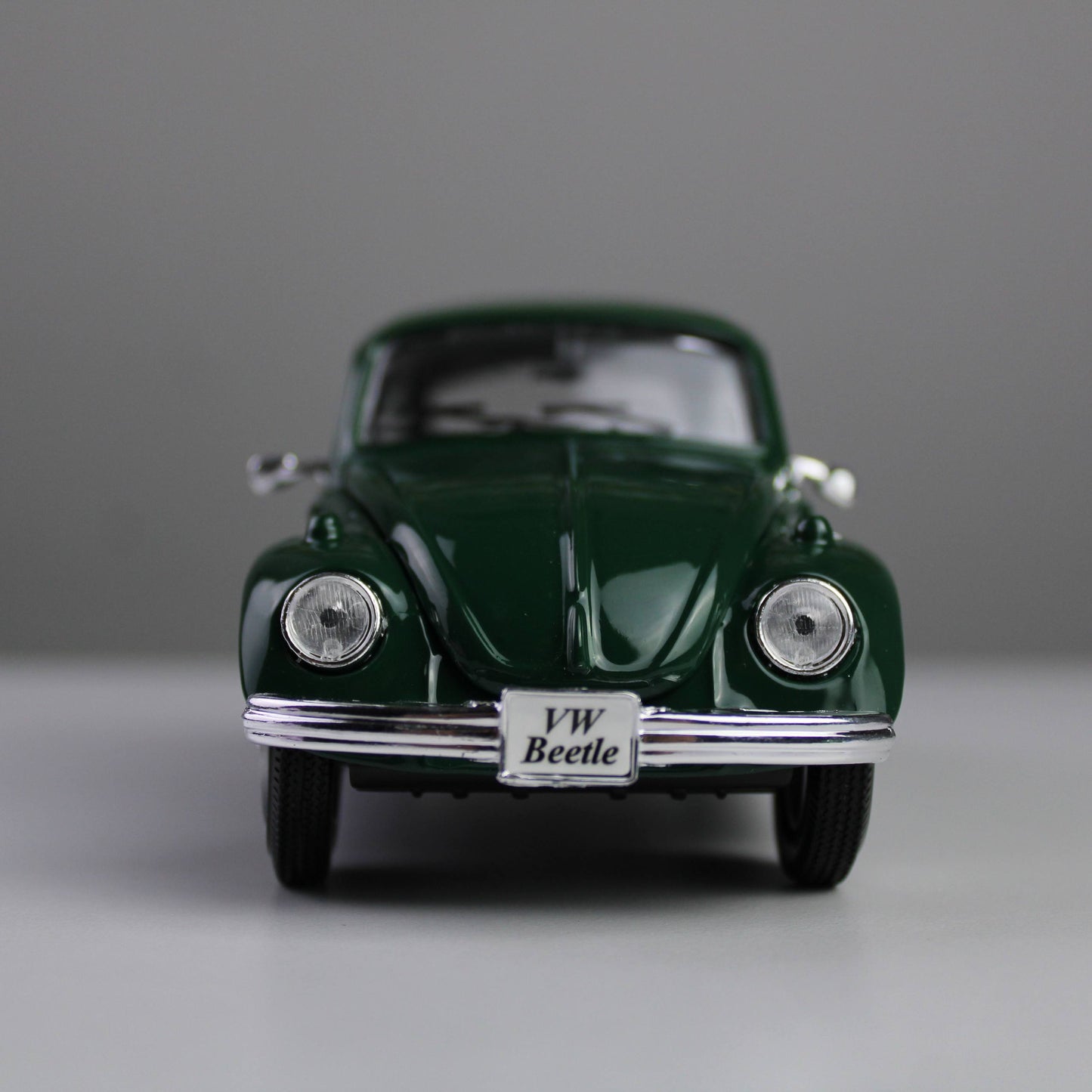 Maisto Volkswagen Beetle 1:24 Die-Cast Model Car