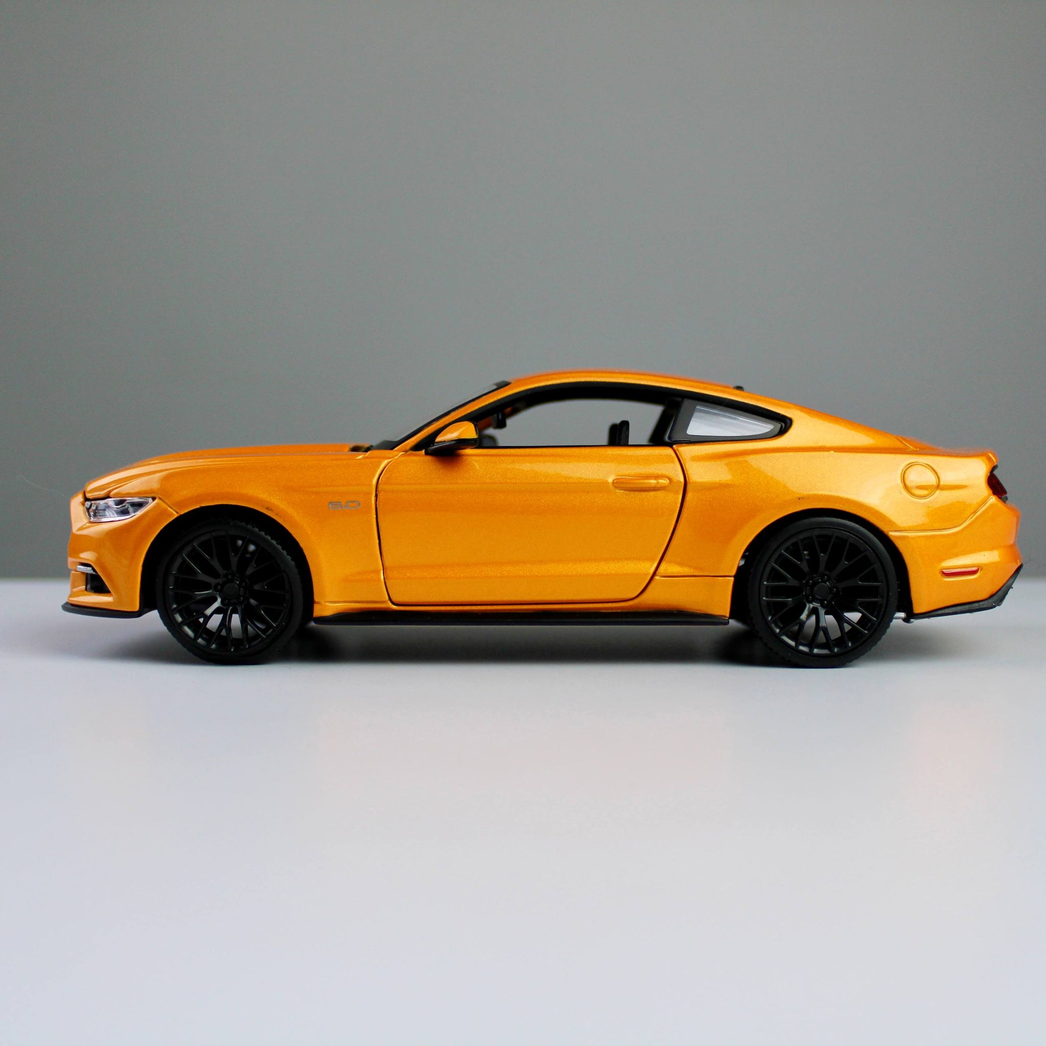 Maisto Ford Mustang GT 2015 1:24 Die-Cast Model Car