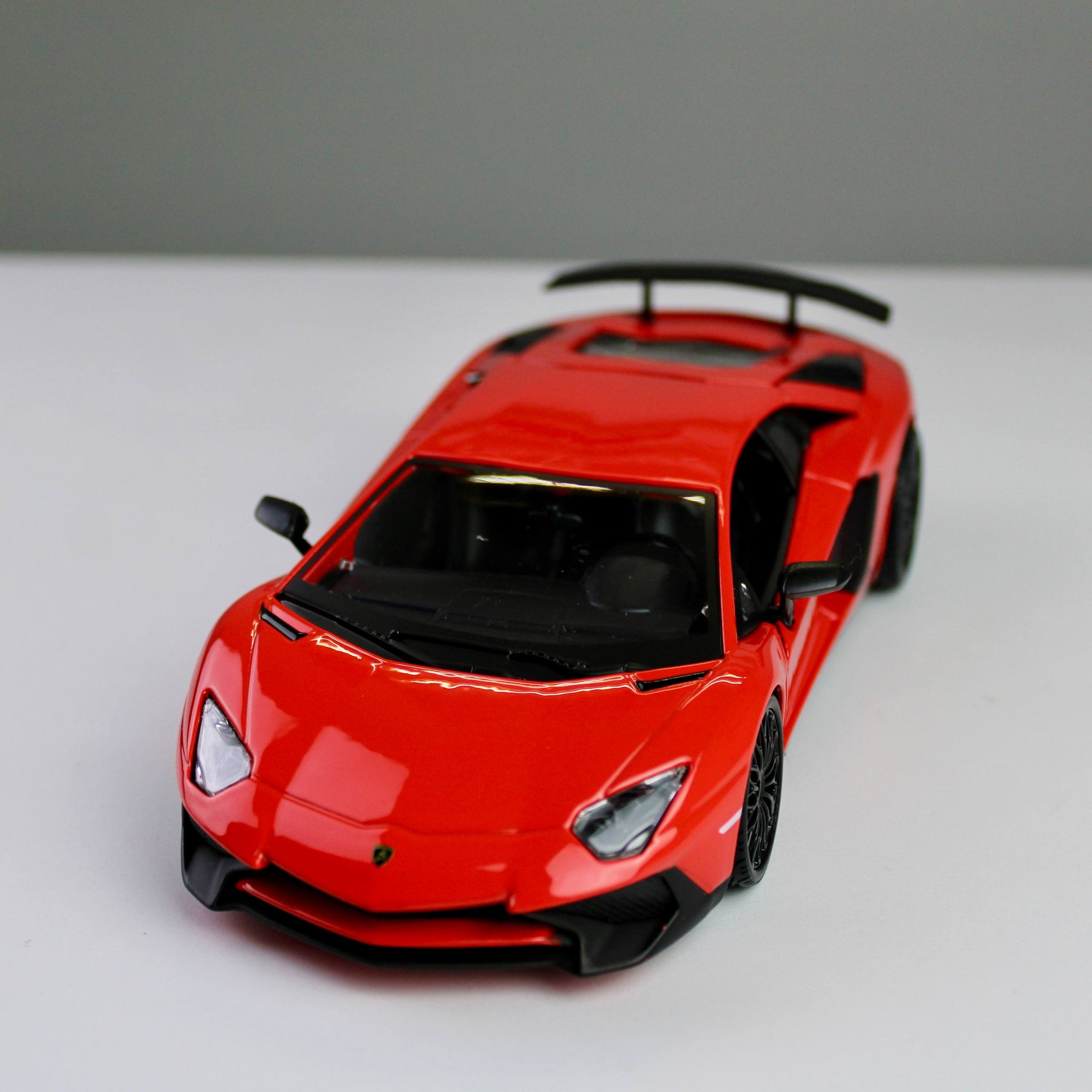 Bburago Lamborghini Aventador LP 750-4 SV سيارة موديل مصبوبة بمقياس 1:24