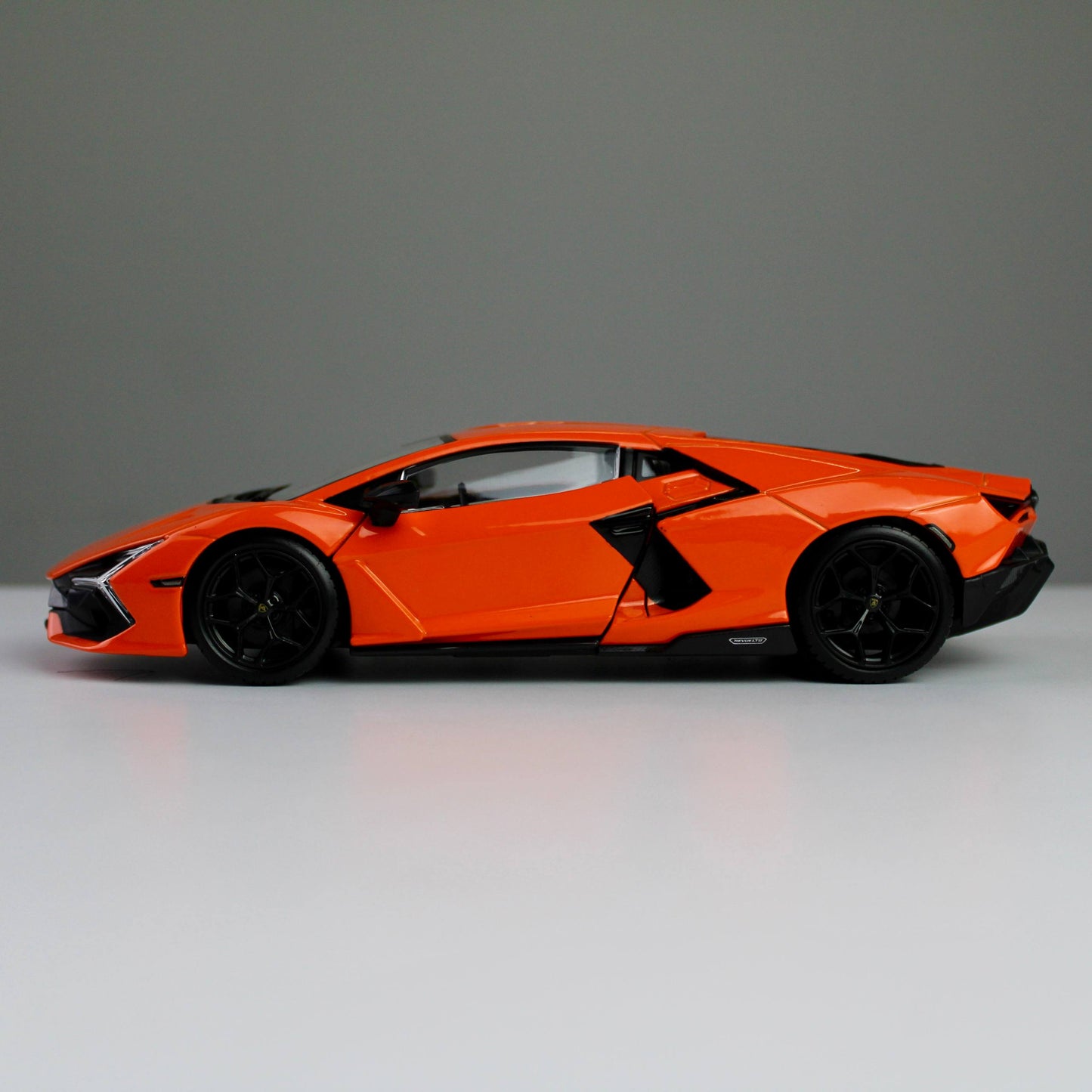 Bburago Lamborghini Revuelto سيارة نموذج مصبوب 1:24