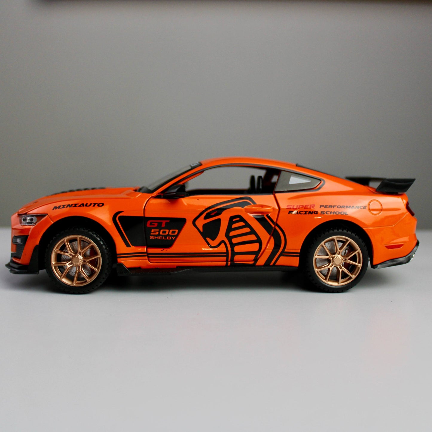 1:24 Die-Cast Ford Mustang Shelby GT500