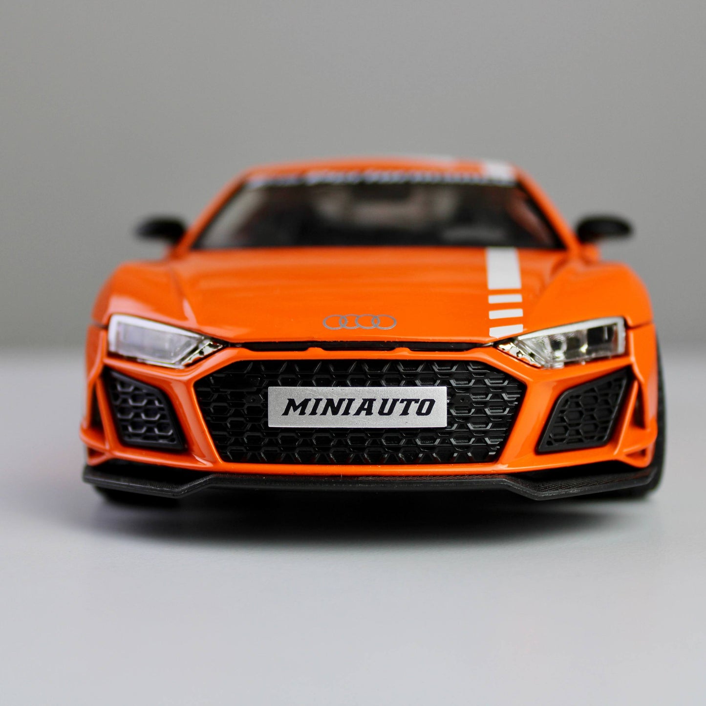 Audi R8 V10 1:24 Die-Cast Model Car