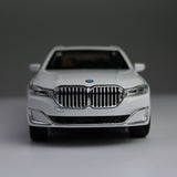 BMW 760Li Luxury Edition – 1:24 Die-Cast Model with Light & Sound
