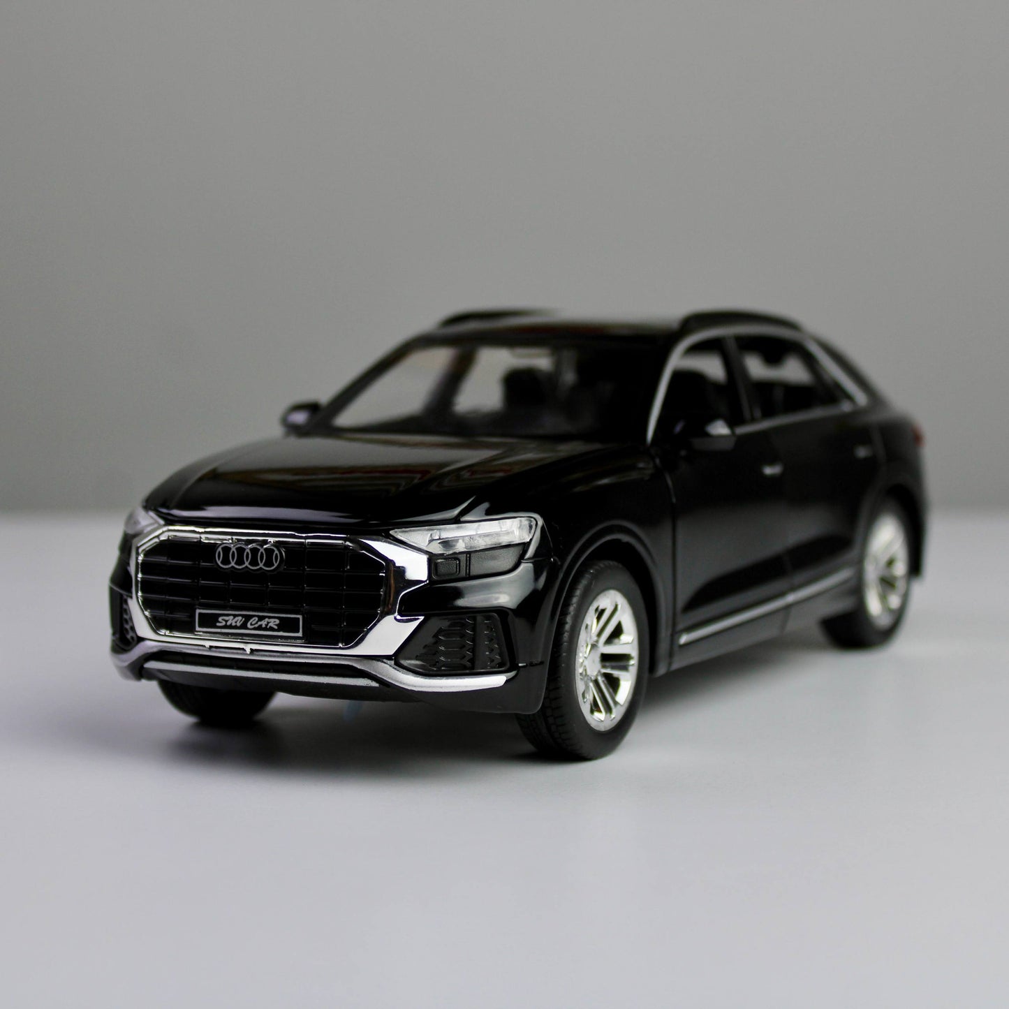 Audi Q8 Diecast Model – 1:24 Scale
