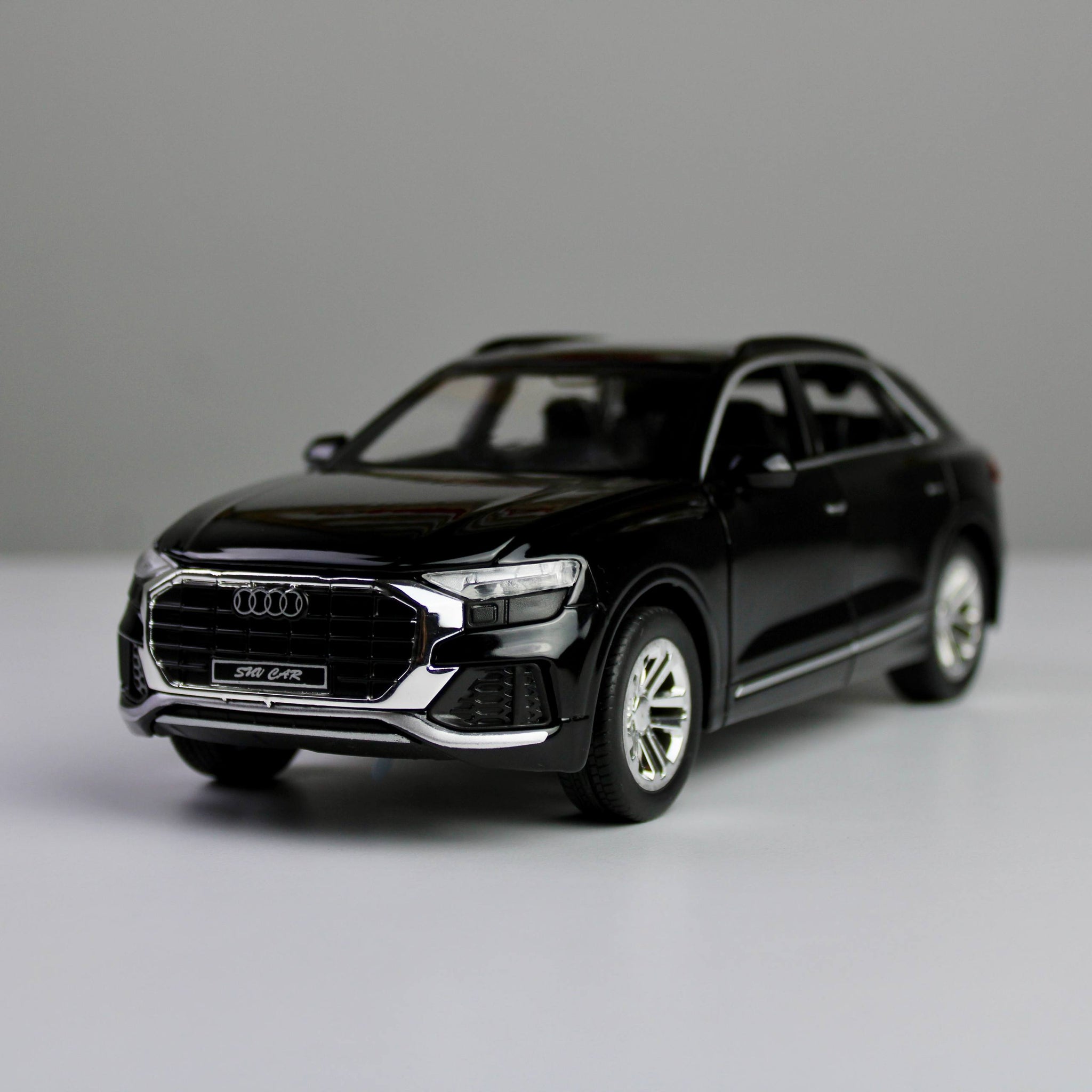 Audi Q8 Diecast Model – 1:24 Scale