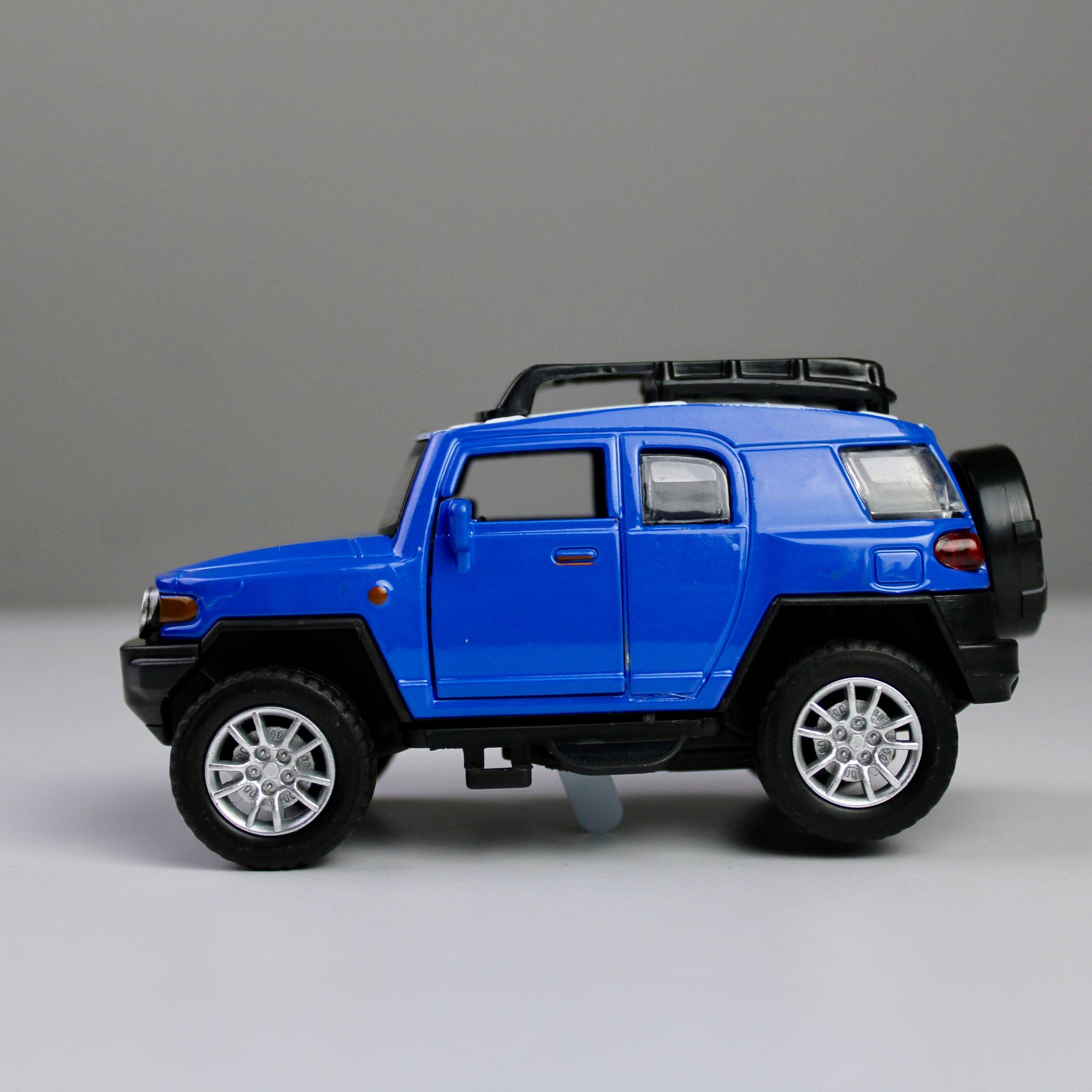 Toyota FJ Cruiser Diecast Model 1:38