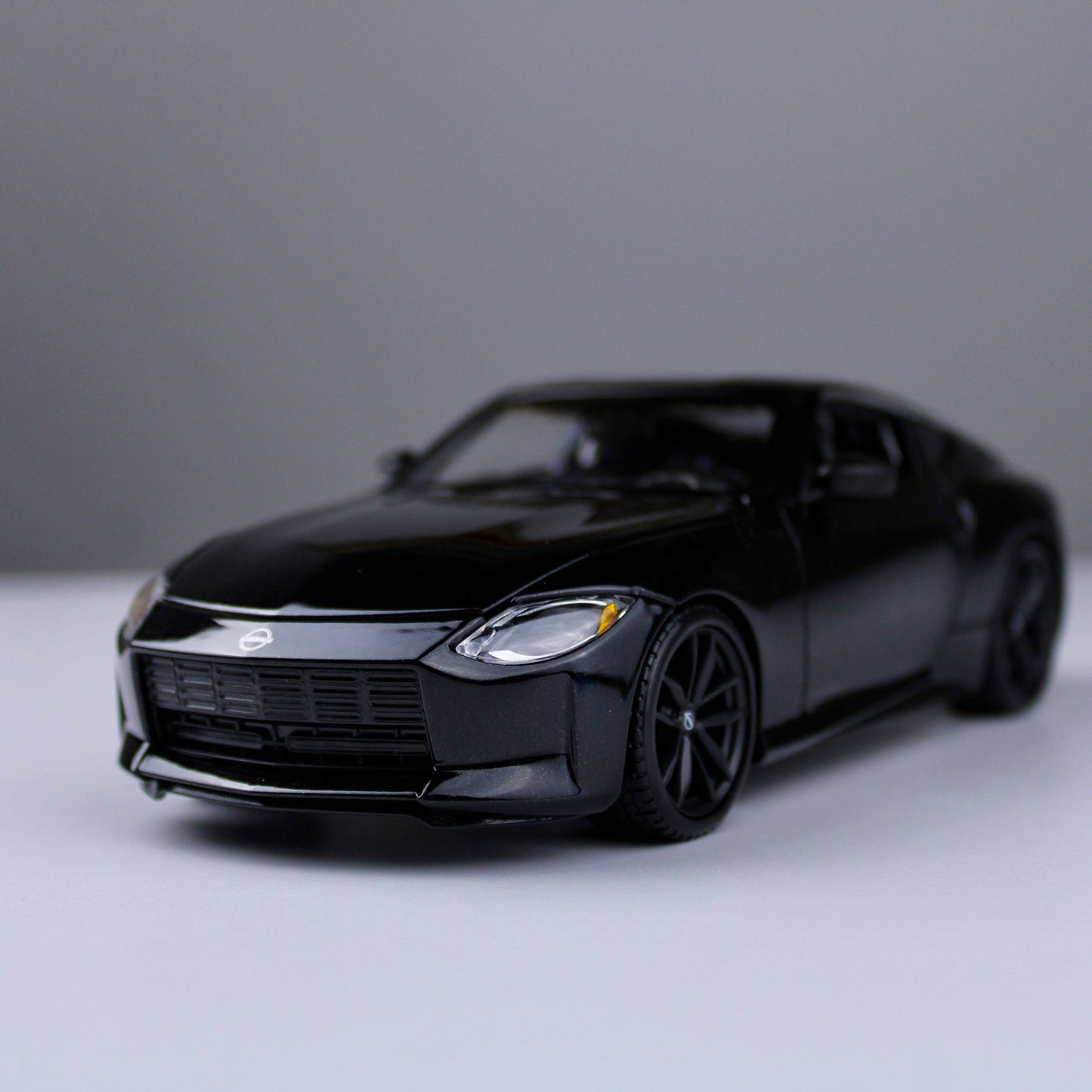 Nissan Z 2023 Die-Cast Model Car – Maisto Special Edition (1:24 Scale)