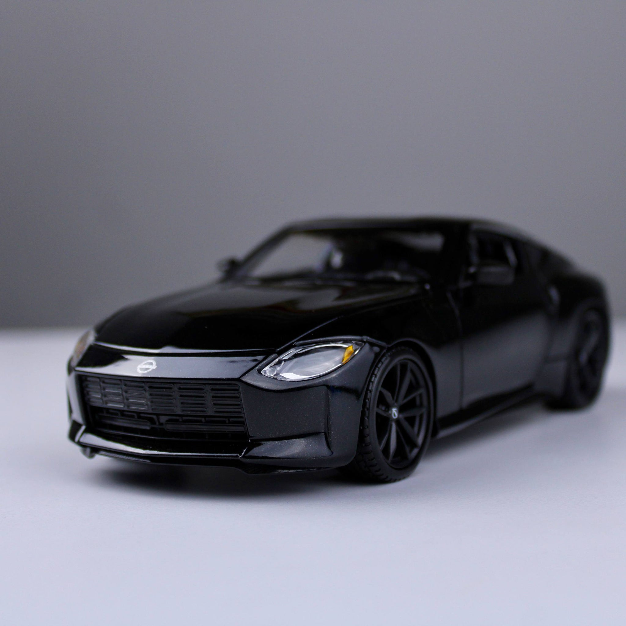 Nissan Z 2023 Die-Cast Model Car – Maisto Special Edition (1:24 Scale)